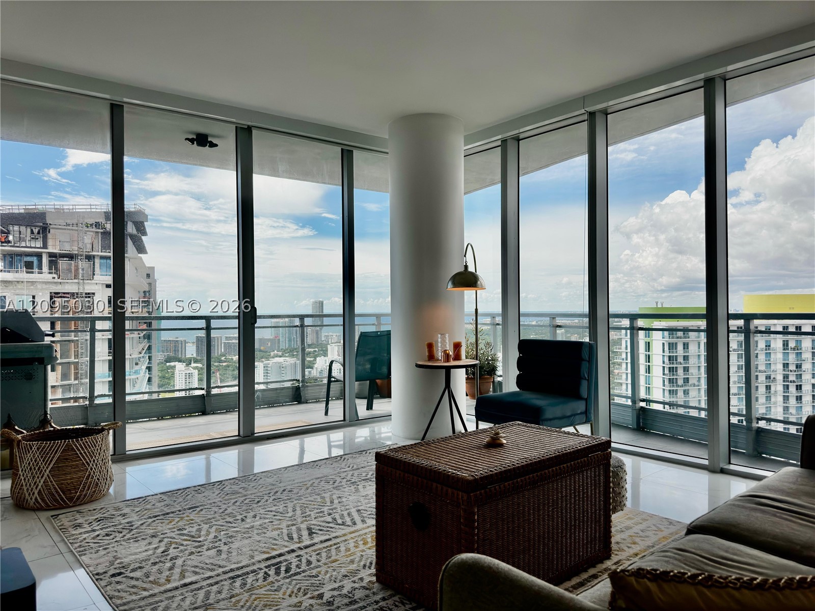 92 SW 3rd St #4905, Miami FL 33130