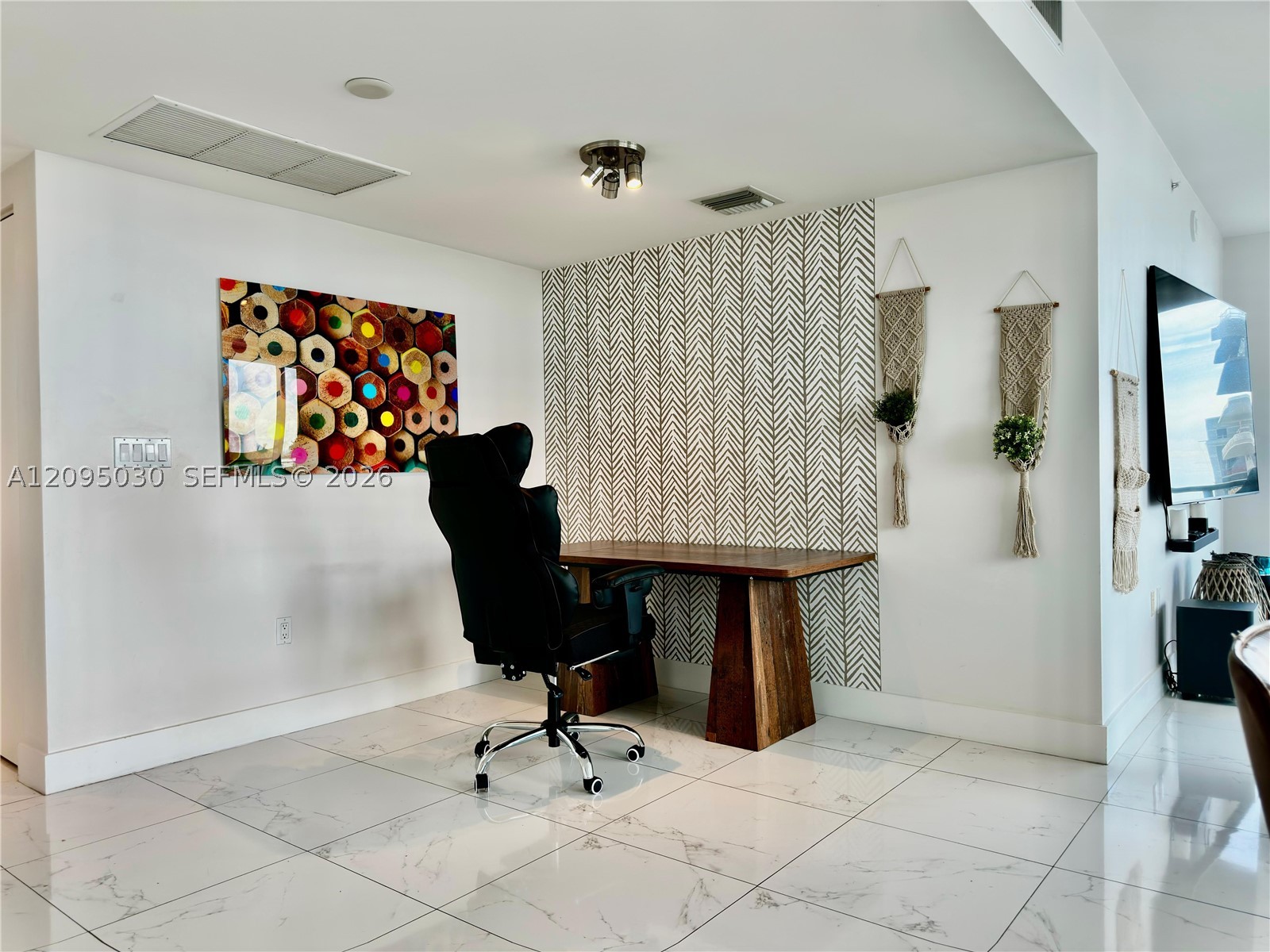 92 SW 3rd St #4905, Miami FL 33130