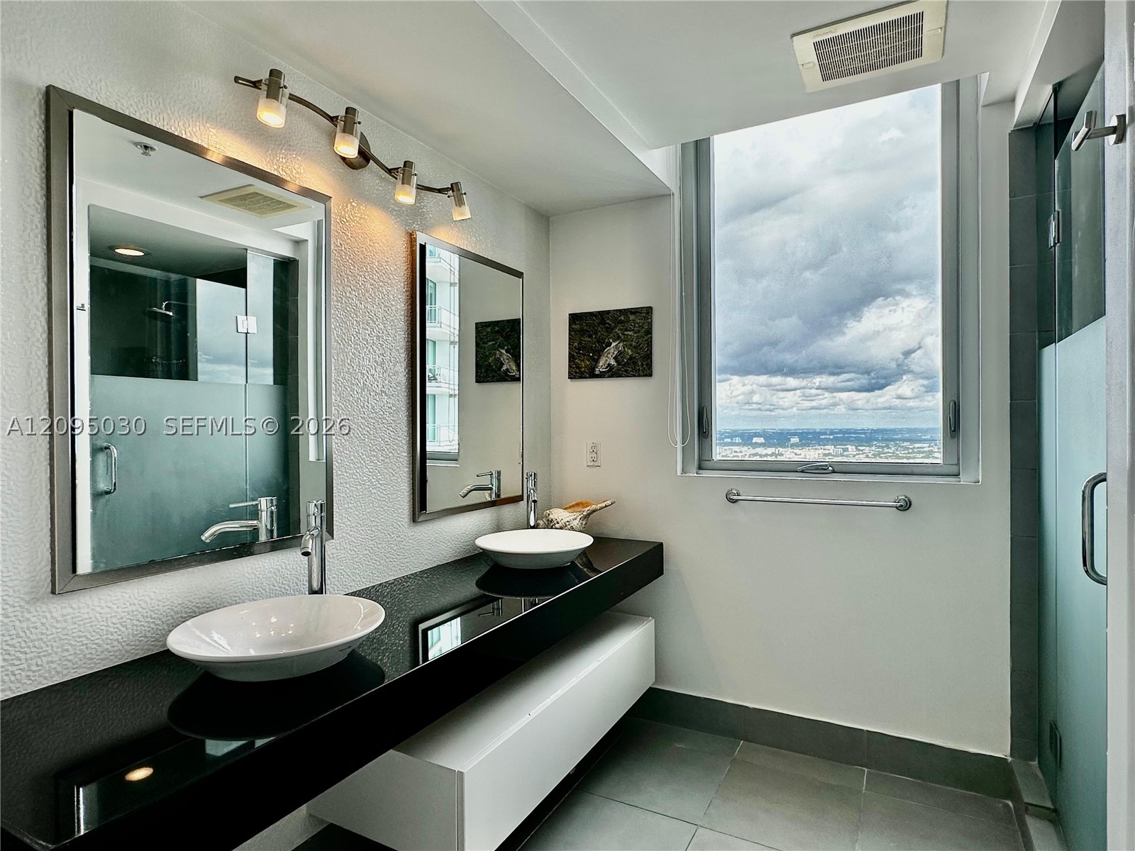 92 SW 3rd St #4905, Miami FL 33130