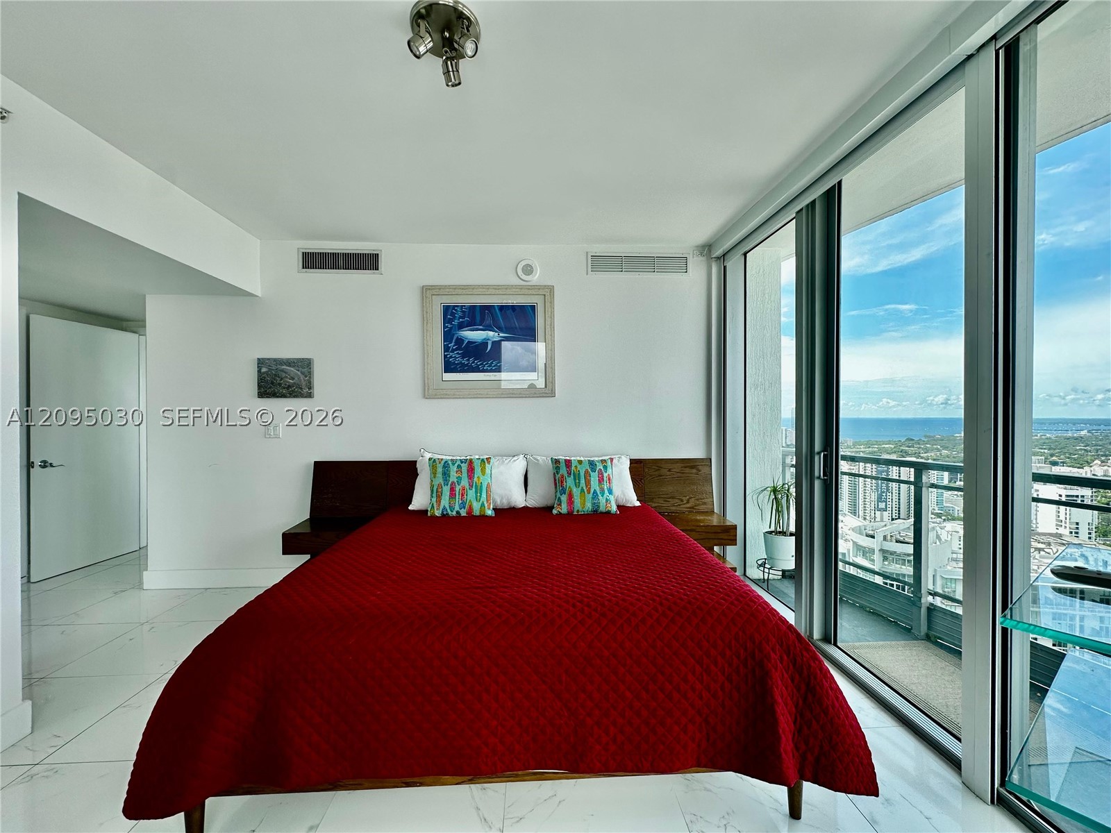92 SW 3rd St #4905, Miami FL 33130