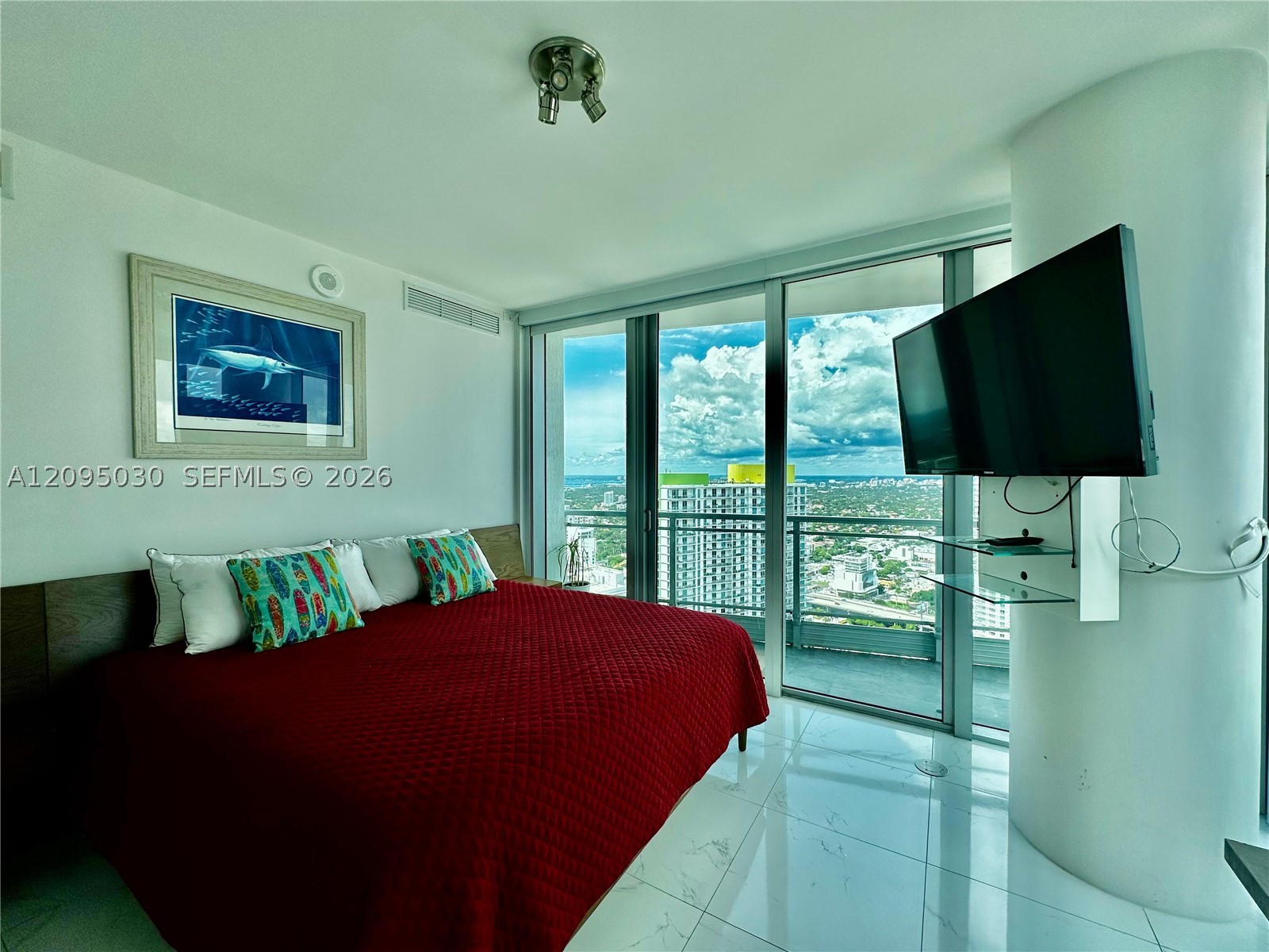 92 SW 3rd St #4905, Miami FL 33130