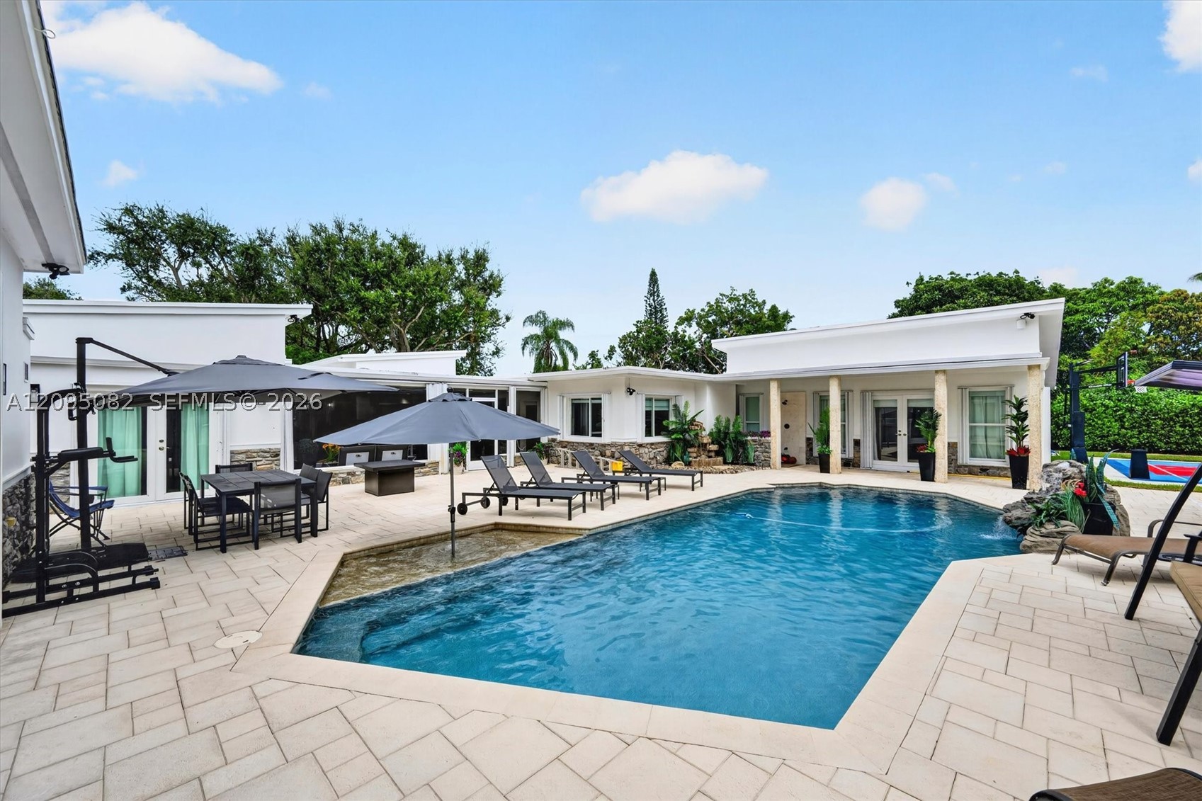 6750 SW 74th St, South Miami FL 33143