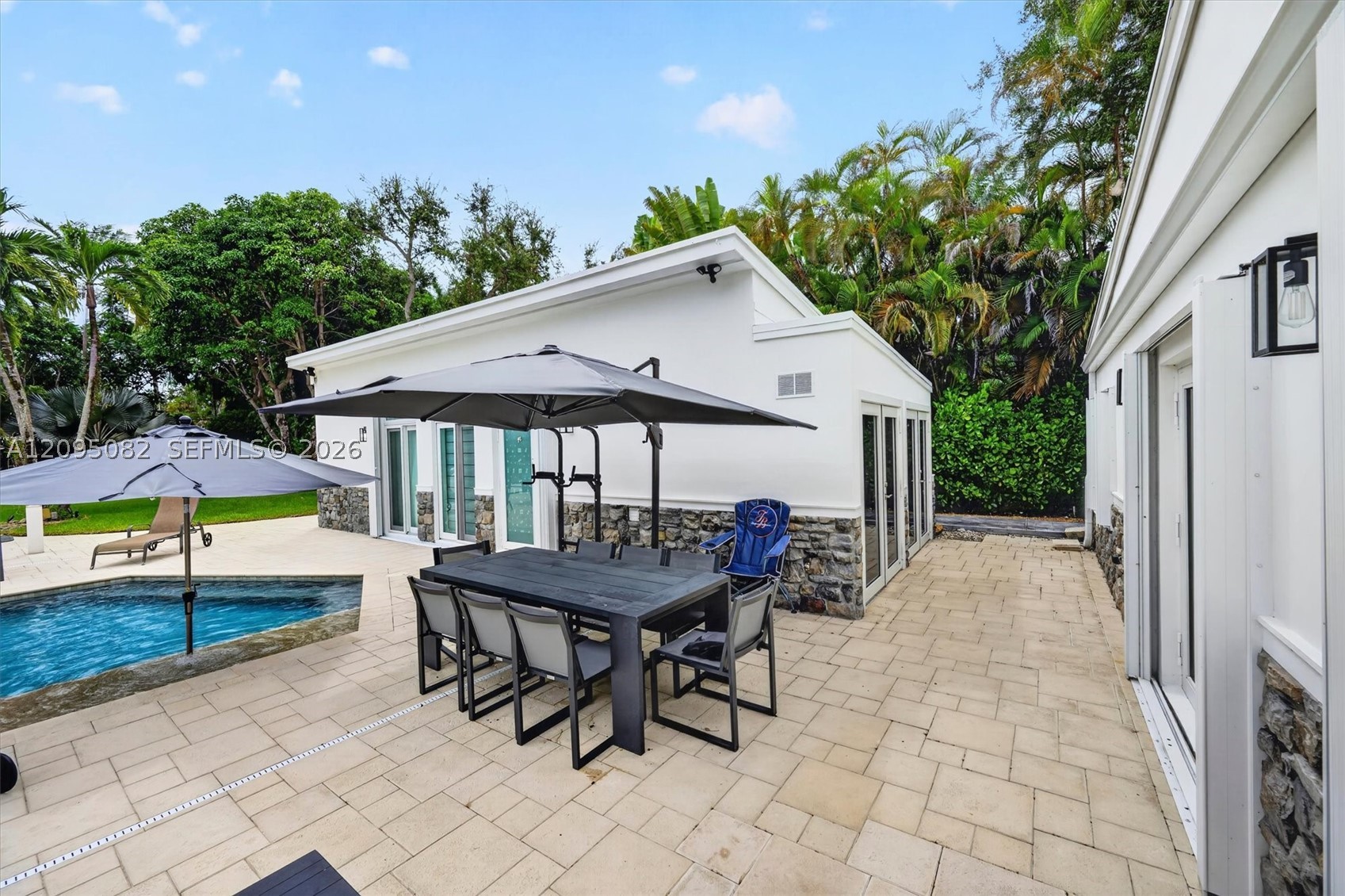6750 SW 74th St, South Miami FL 33143