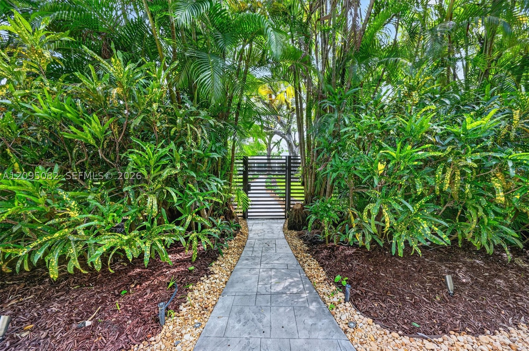 6750 SW 74th St, South Miami FL 33143