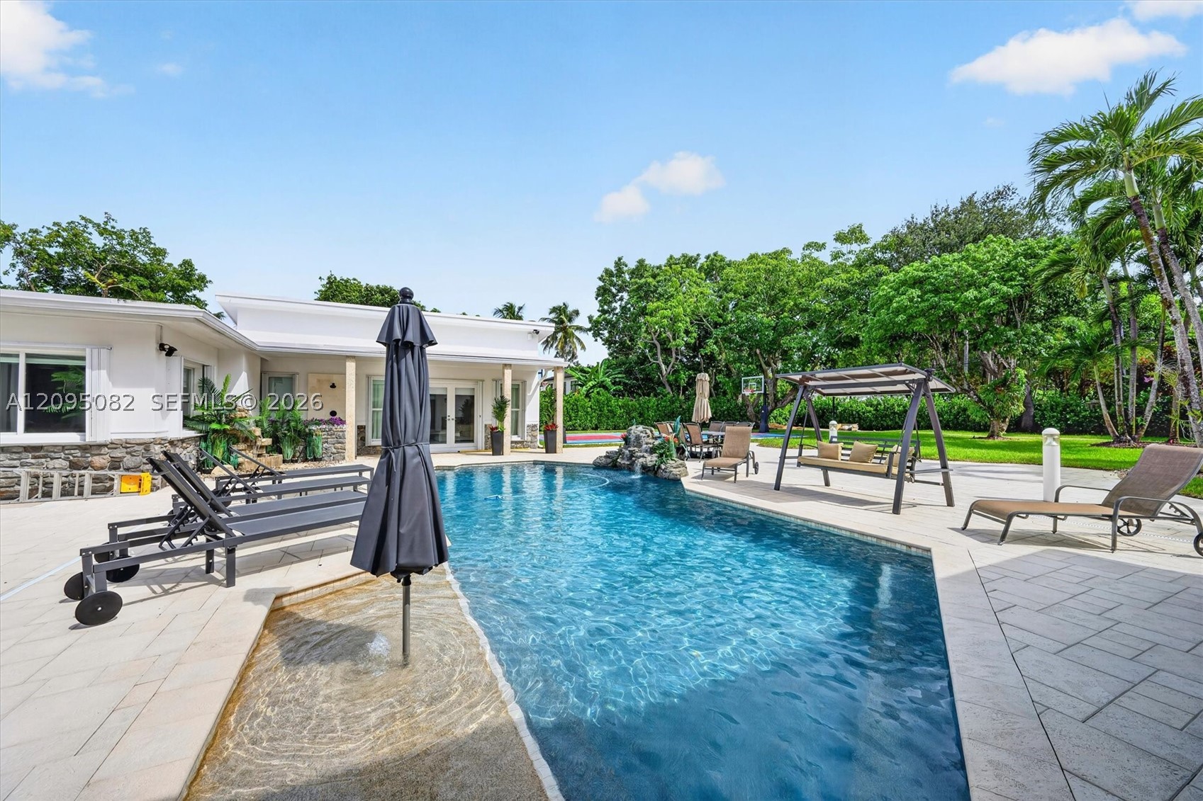 6750 SW 74th St, South Miami FL 33143