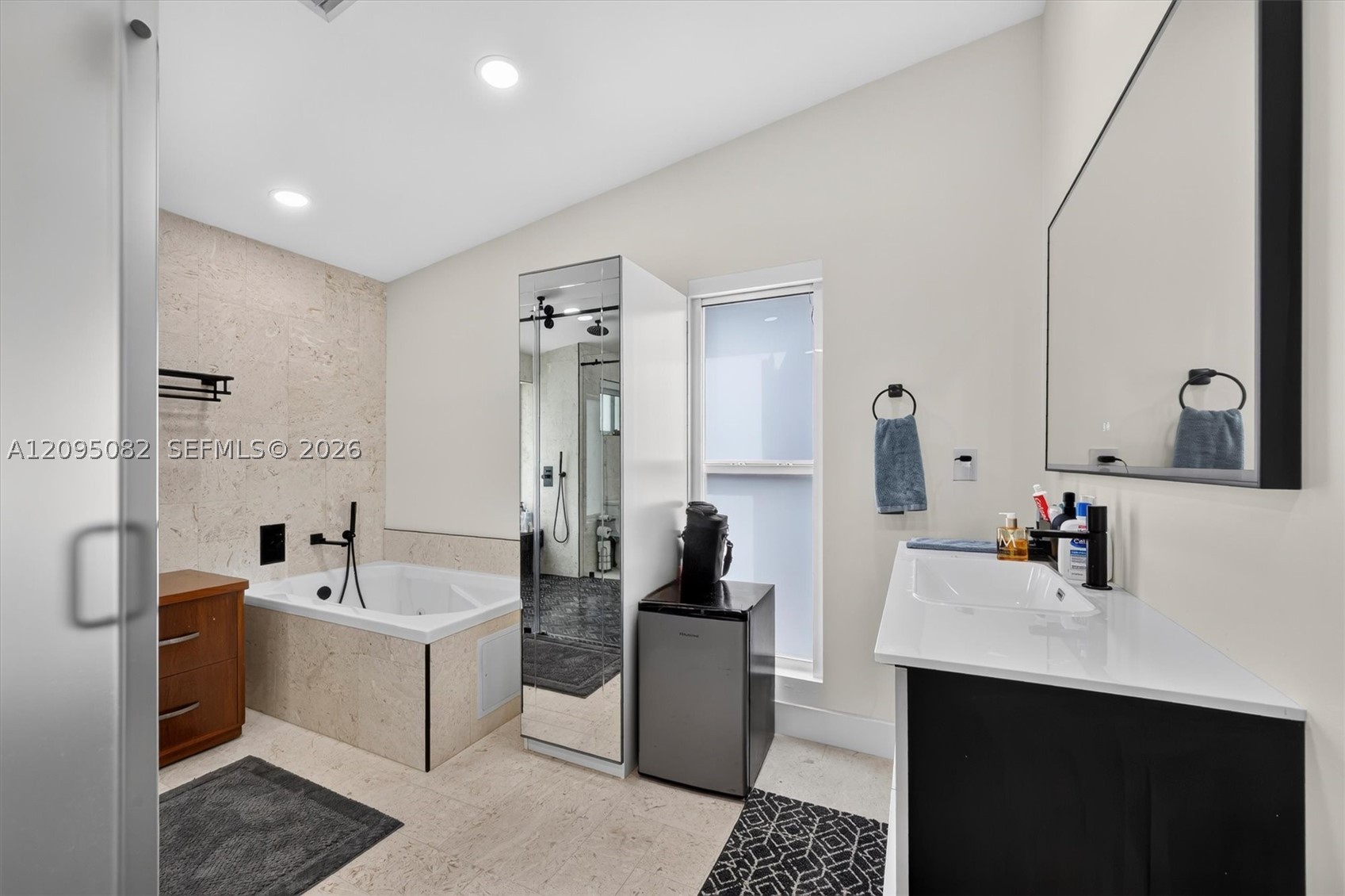 6750 SW 74th St, South Miami FL 33143