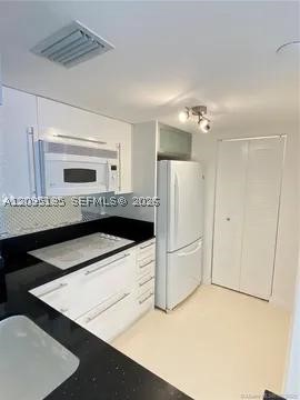 Miami FL 33131 - A12095135