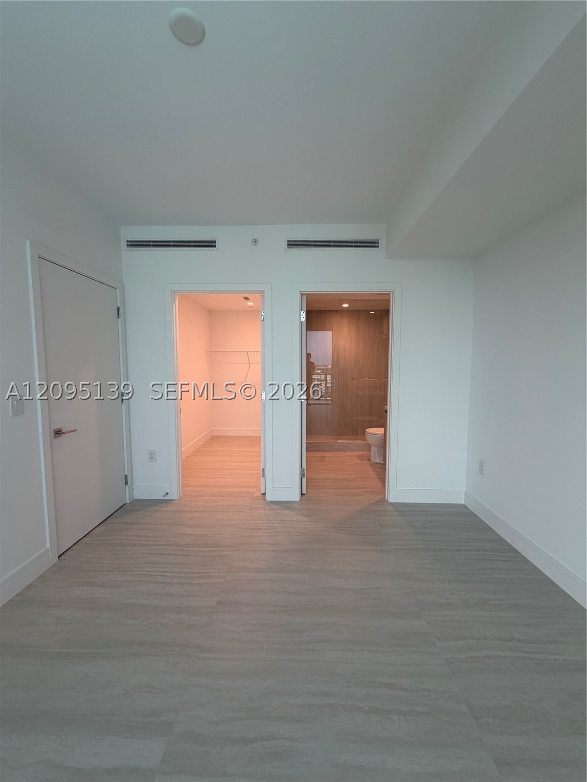 2411 Laguna Cir #2409, North Miami FL 33181