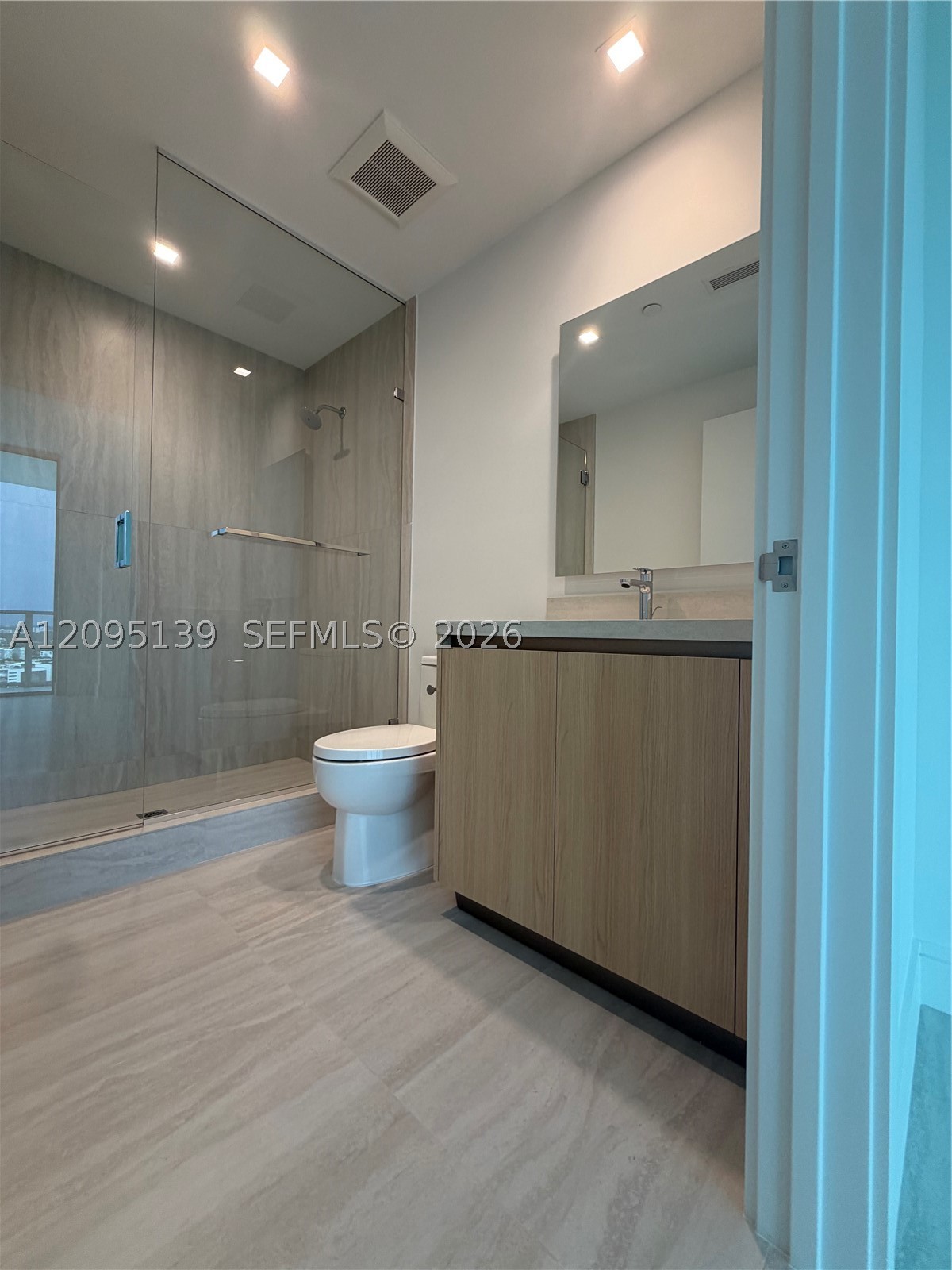 2411 Laguna Cir #2409, North Miami FL 33181