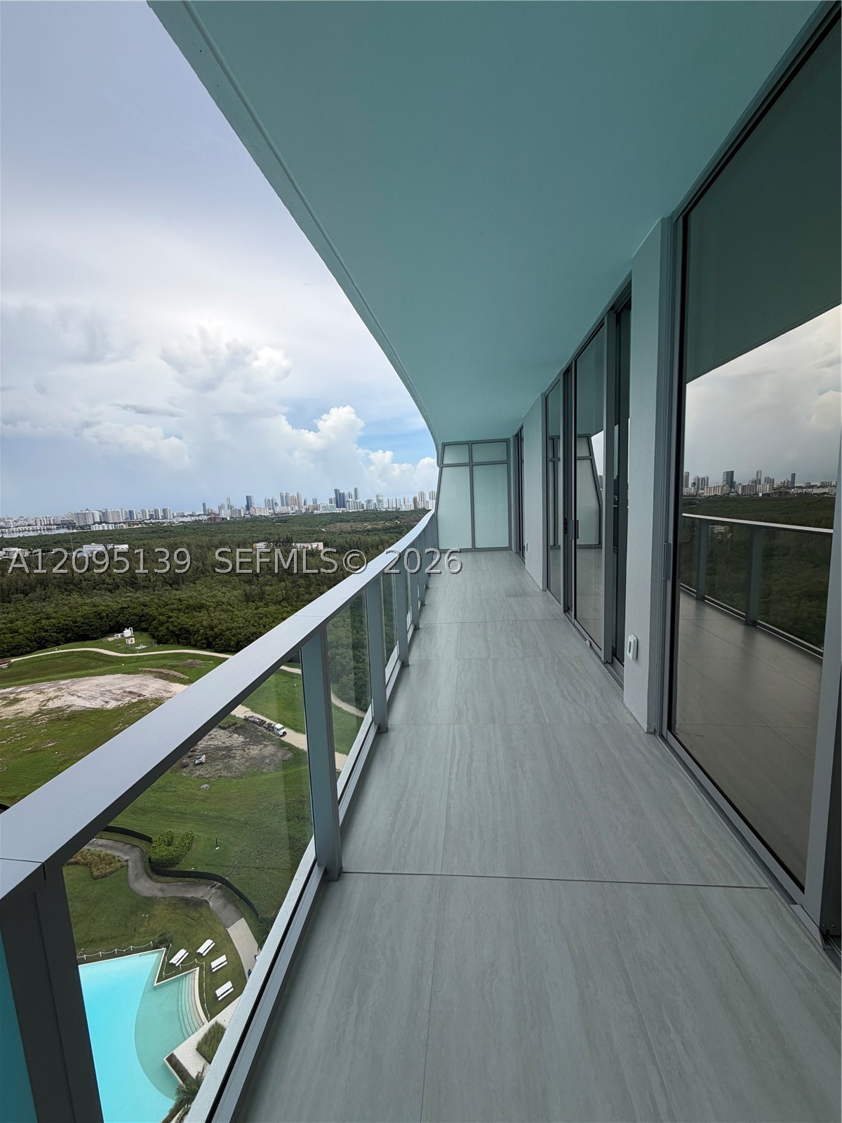 2411 Laguna Cir #2409, North Miami FL 33181