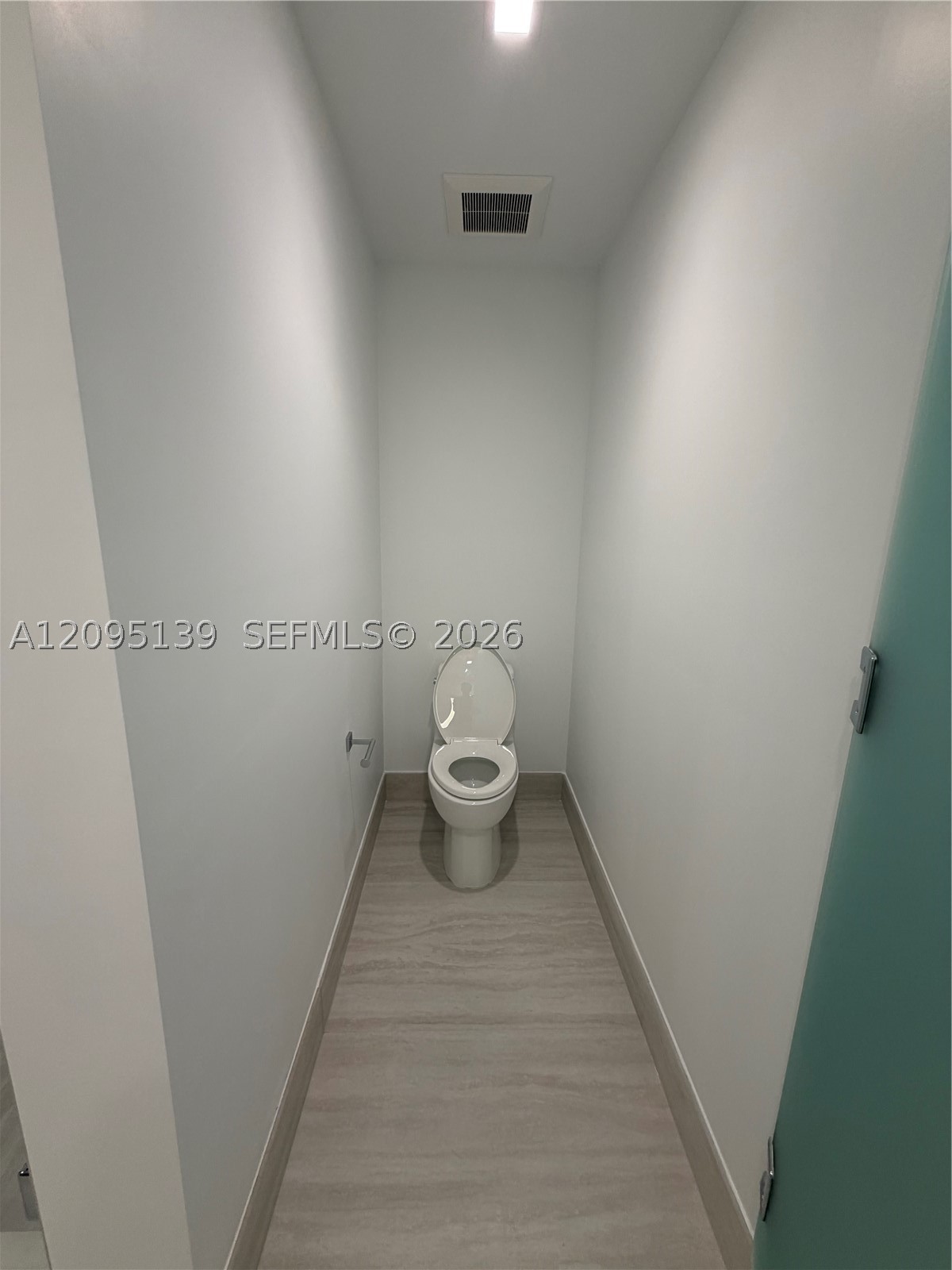 2411 Laguna Cir #2409, North Miami FL 33181