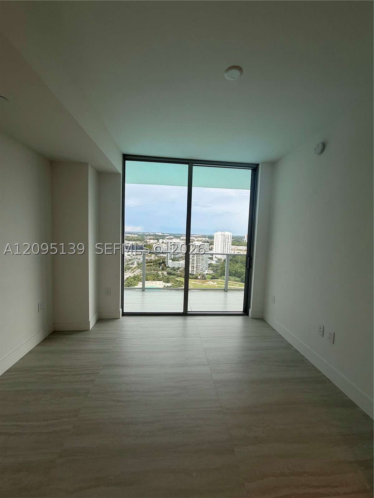 2411 Laguna Cir #2409, North Miami FL 33181