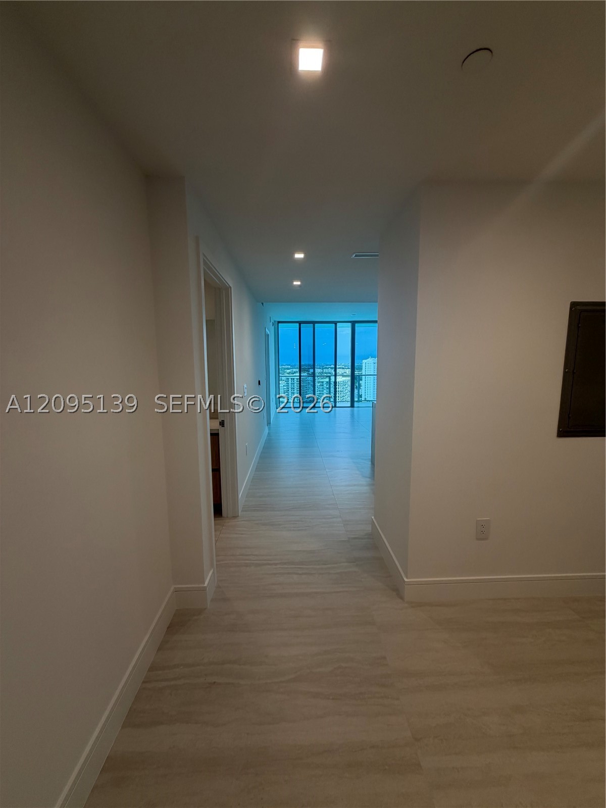 2411 Laguna Cir #2409, North Miami FL 33181