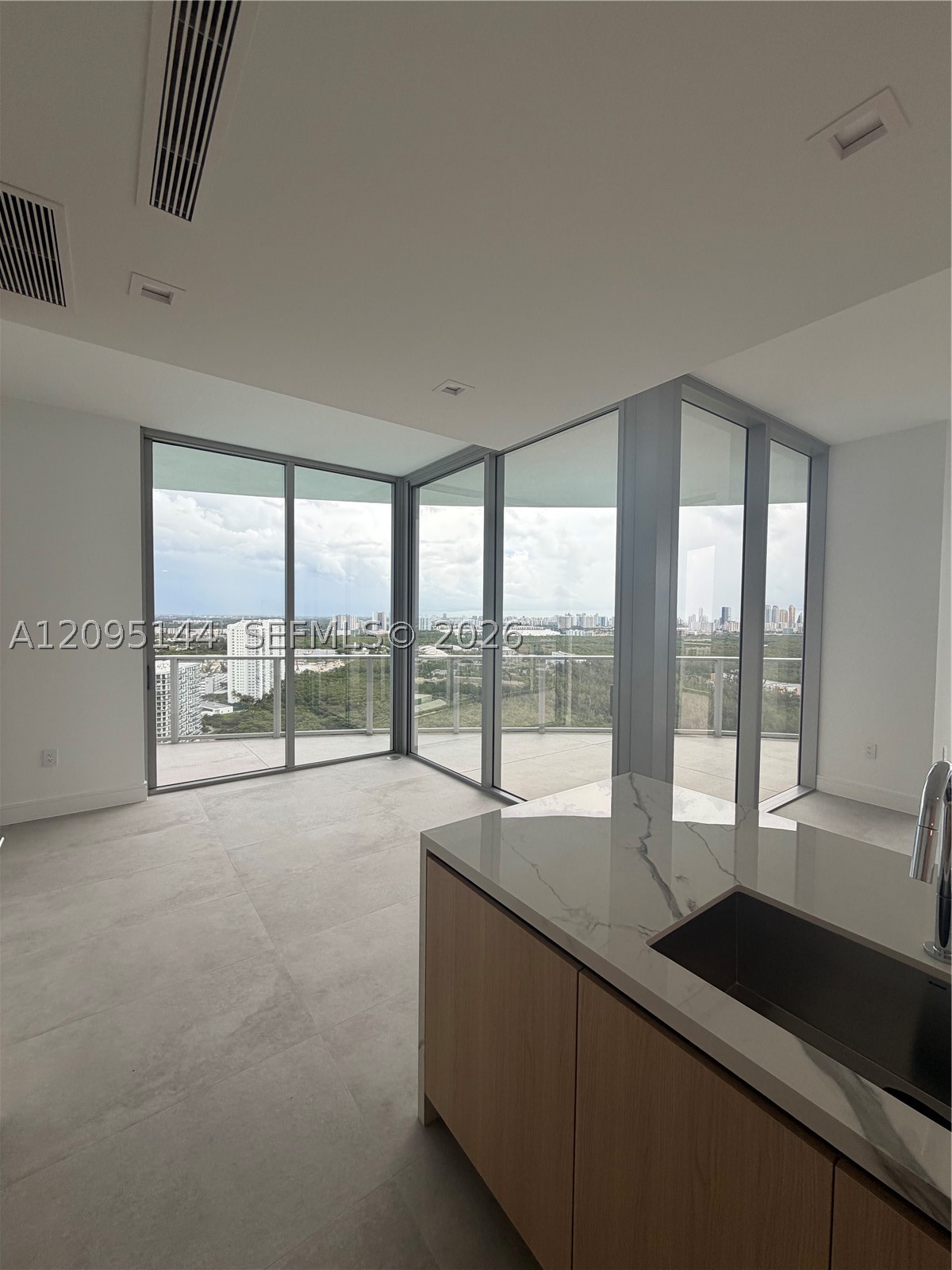 2411 Laguna Cir #2911, North Miami FL 33181