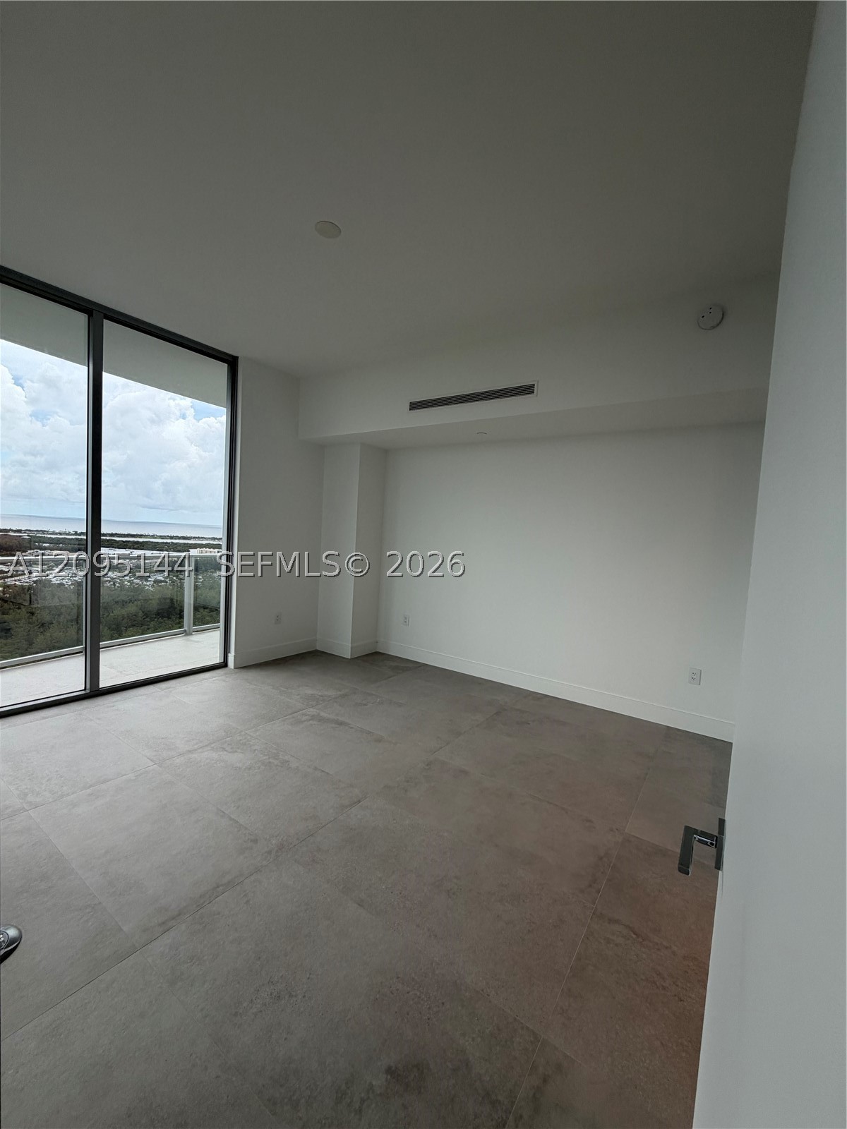 2411 Laguna Cir #2911, North Miami FL 33181
