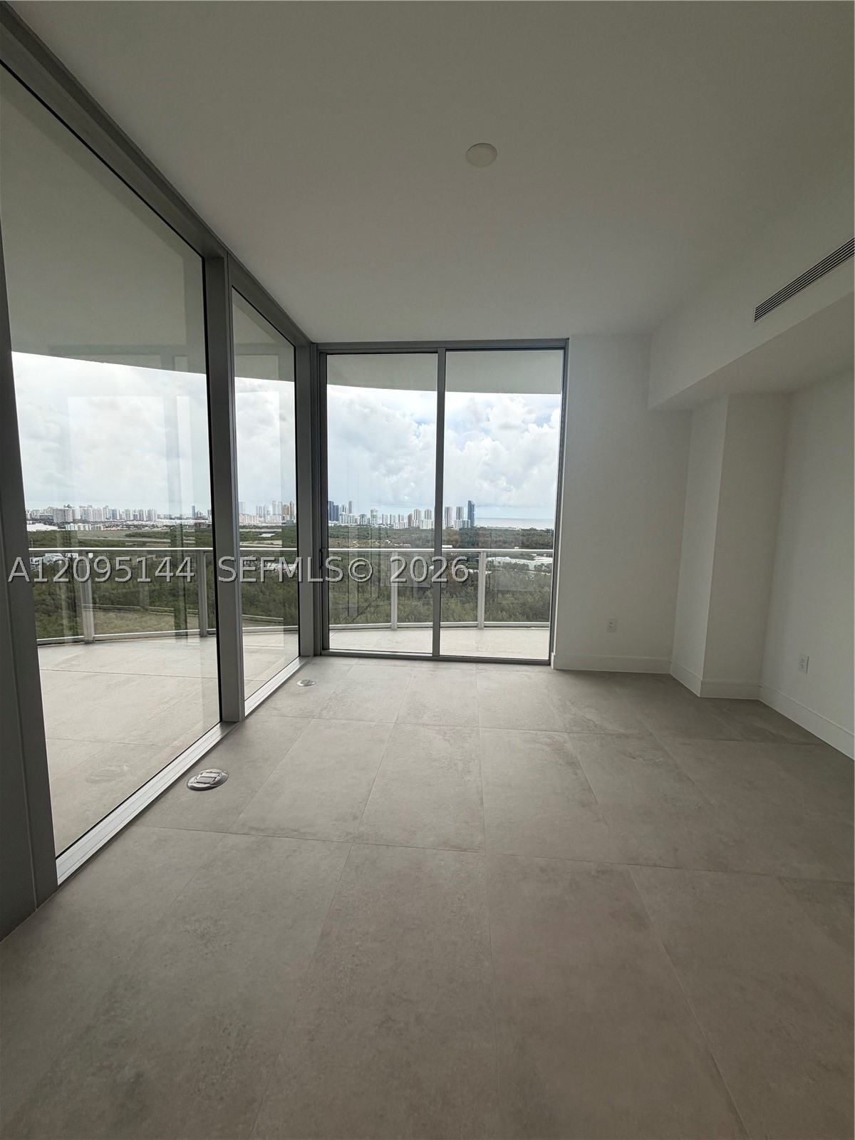 2411 Laguna Cir #2911, North Miami FL 33181