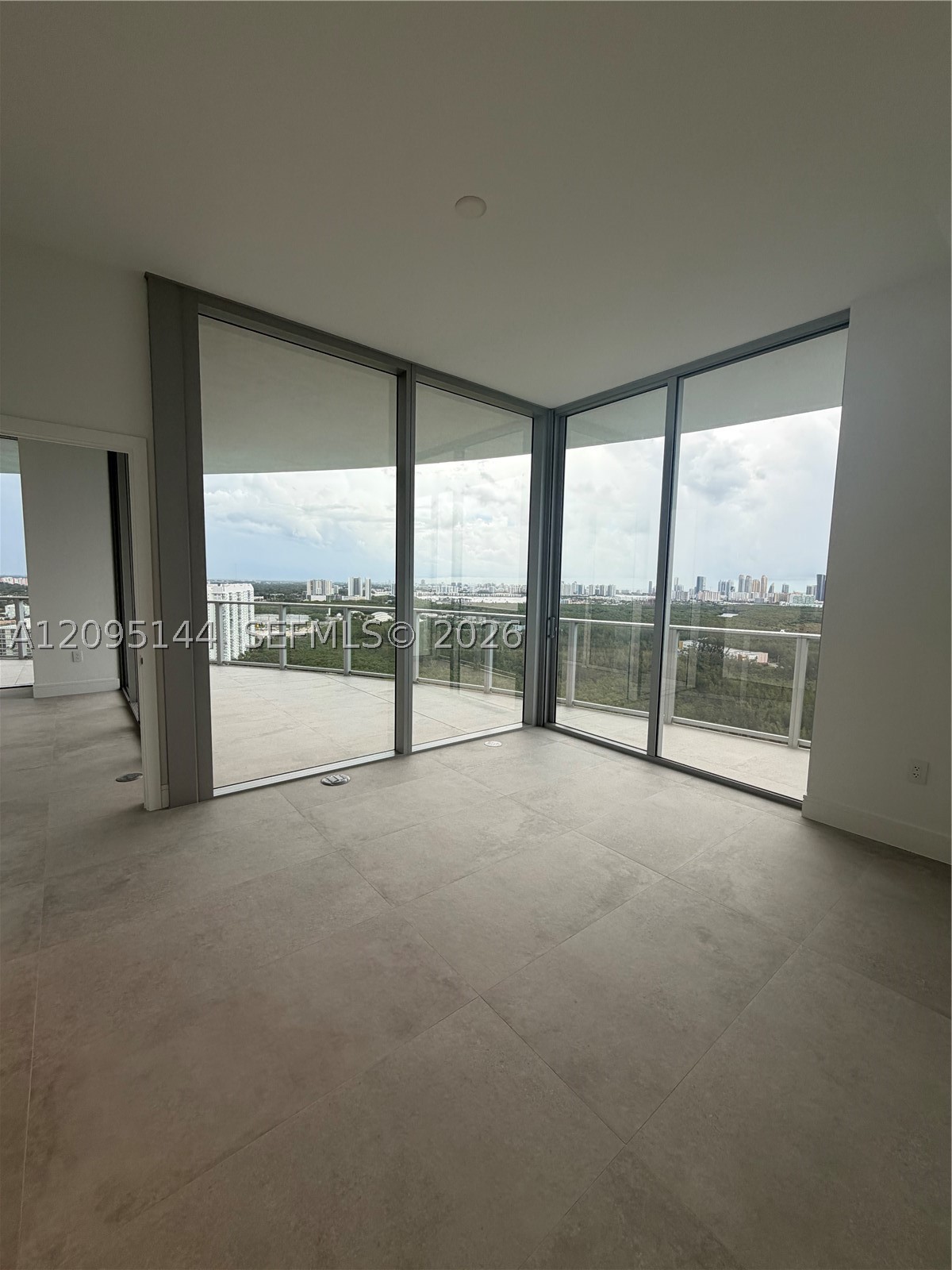 2411 Laguna Cir #2911, North Miami FL 33181