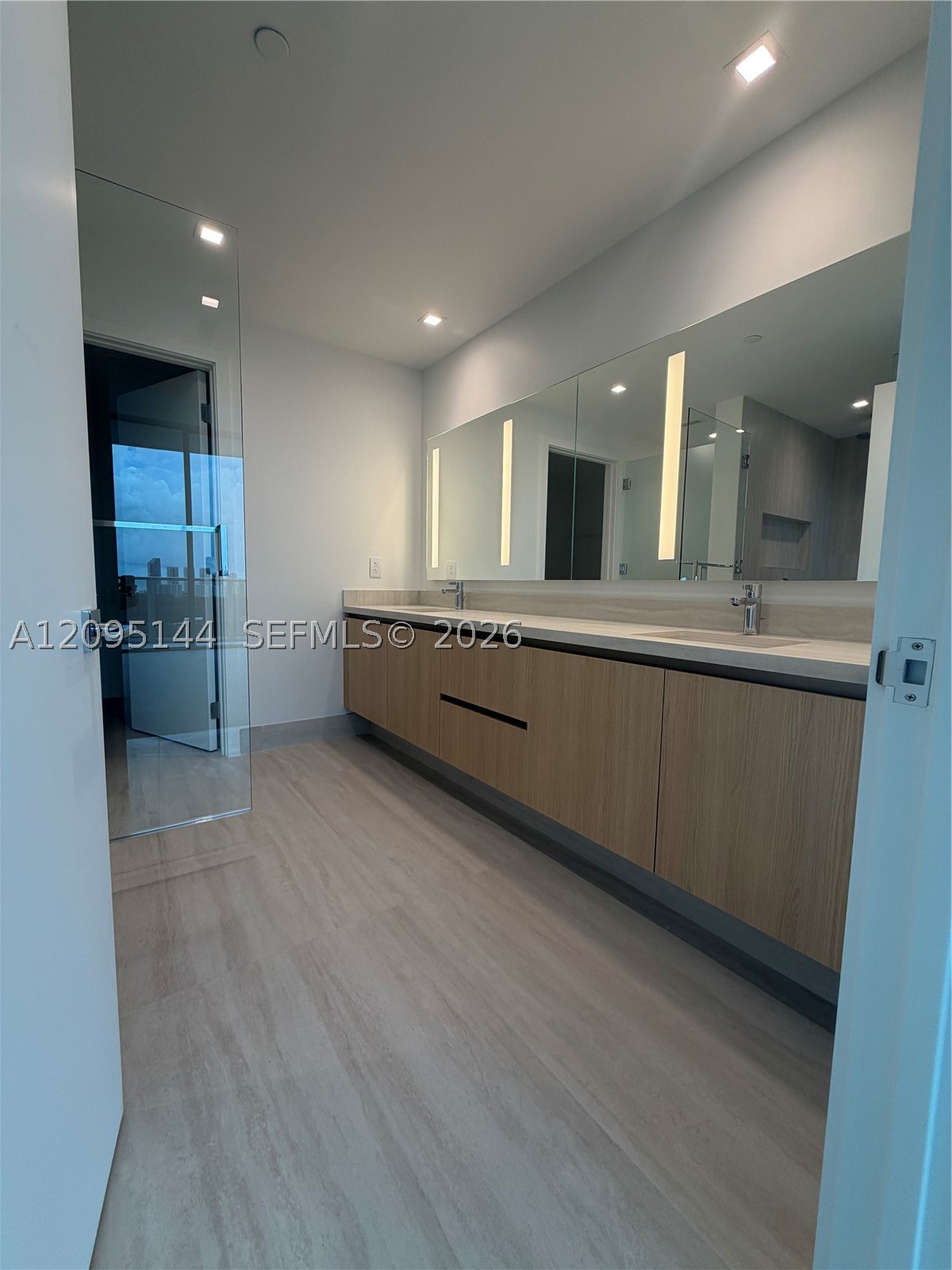 2411 Laguna Cir #2911, North Miami FL 33181