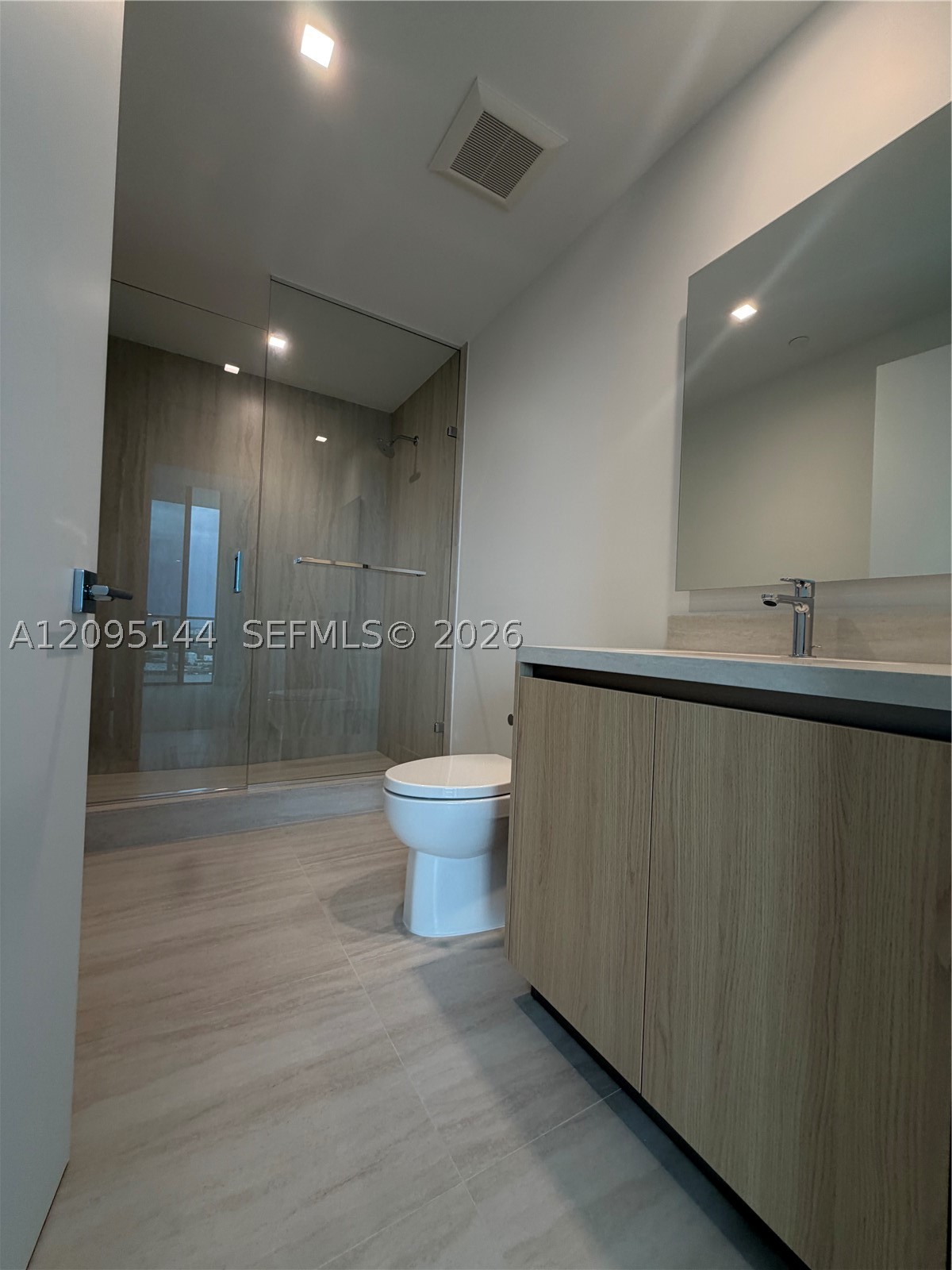2411 Laguna Cir #2911, North Miami FL 33181