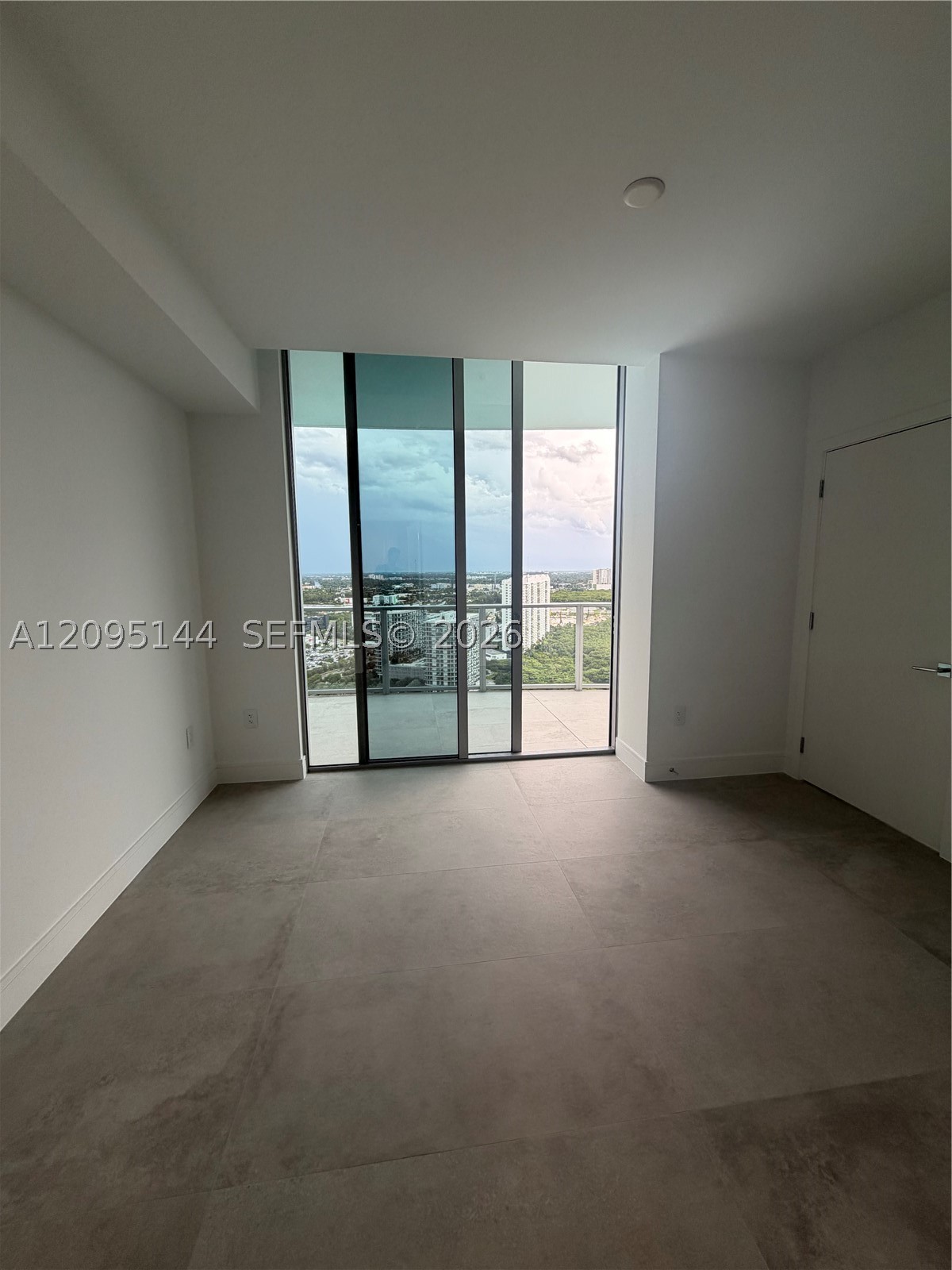 2411 Laguna Cir #2911, North Miami FL 33181