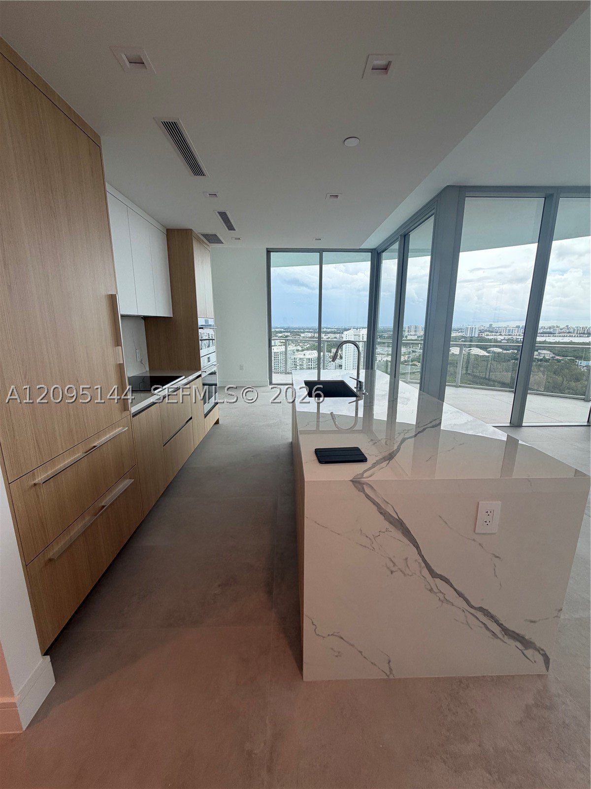 2411 Laguna Cir #2911, North Miami FL 33181