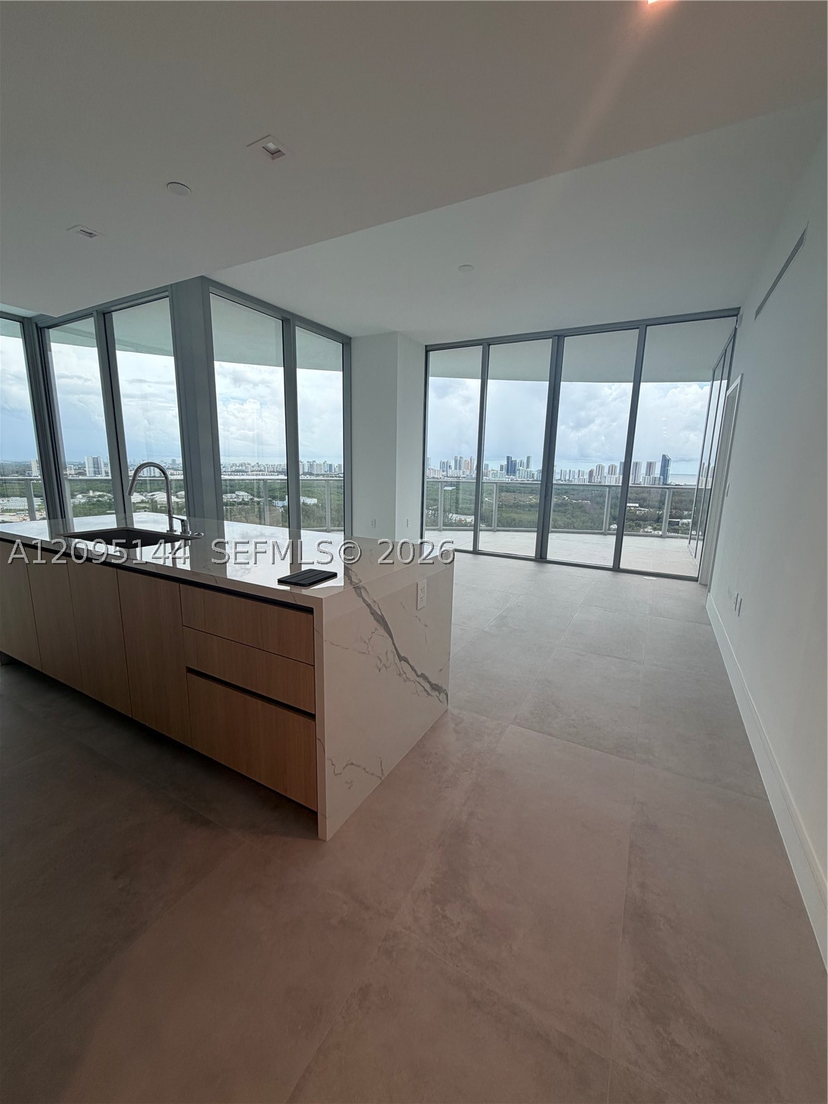 2411 Laguna Cir #2911, North Miami FL 33181