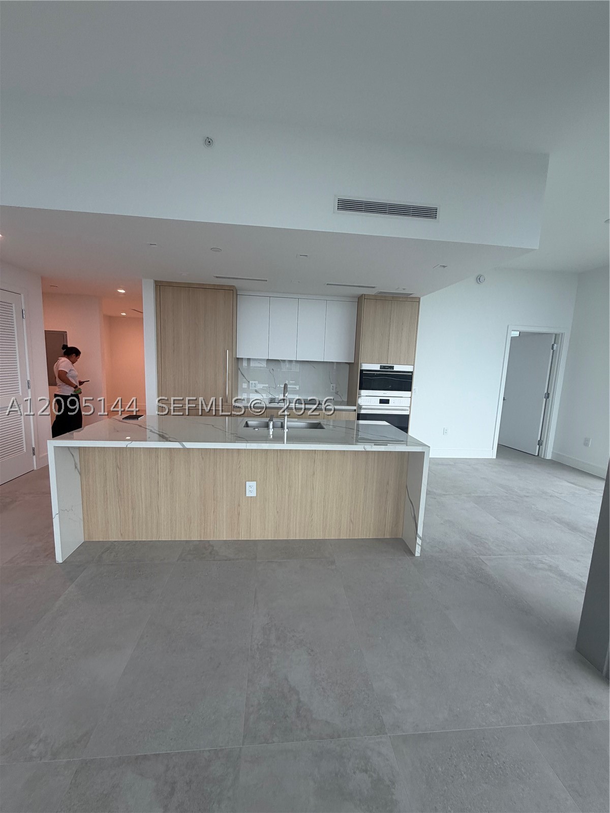 2411 Laguna Cir #2911, North Miami FL 33181