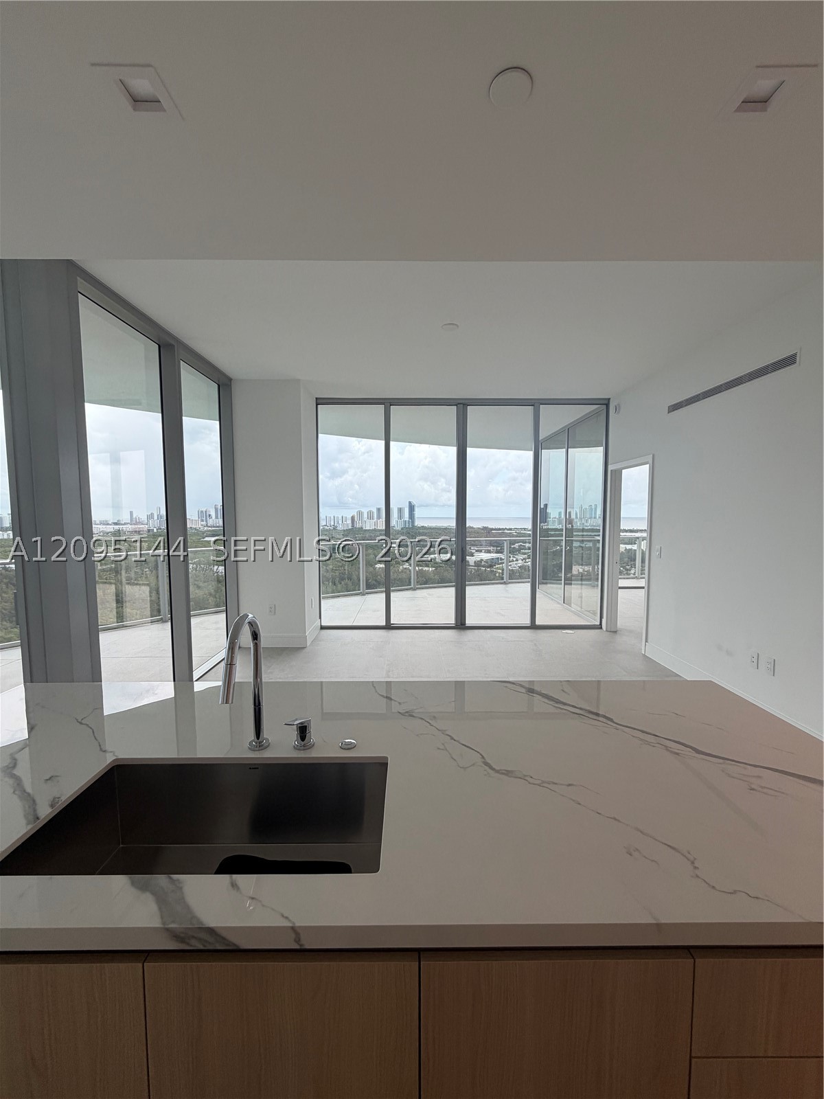 2411 Laguna Cir #2911, North Miami FL 33181