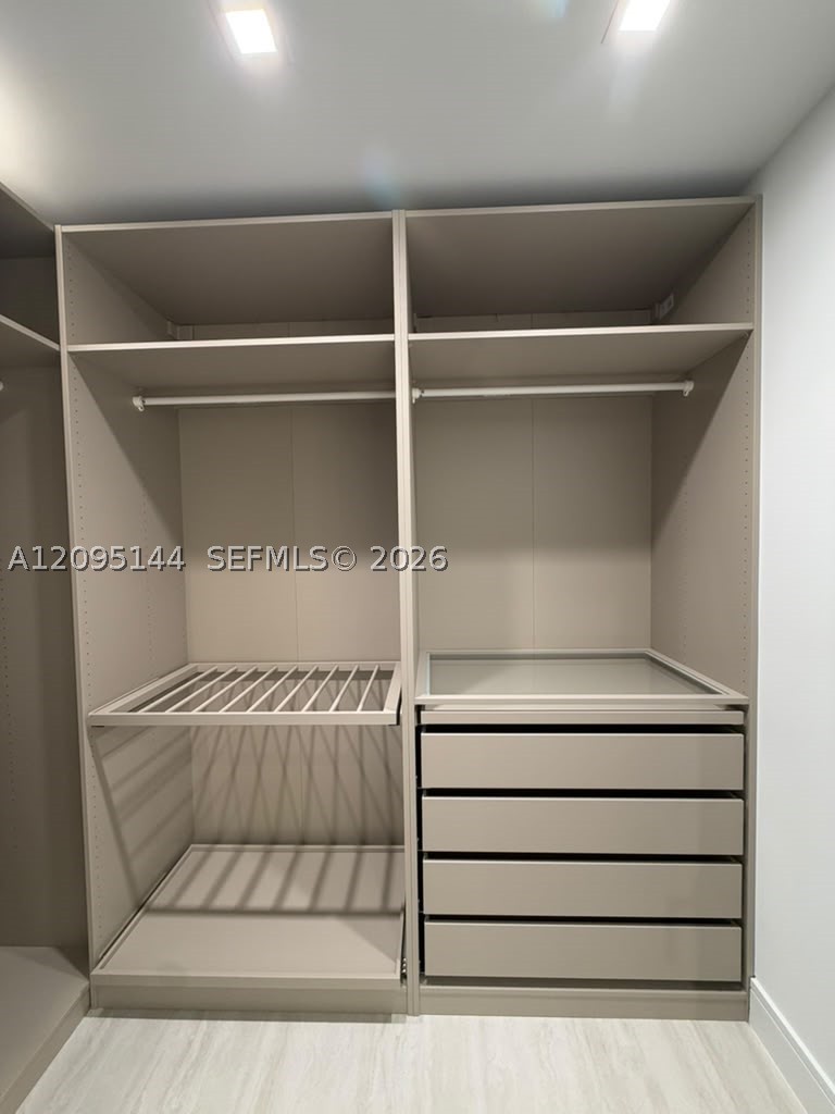 2411 Laguna Cir #2911, North Miami FL 33181