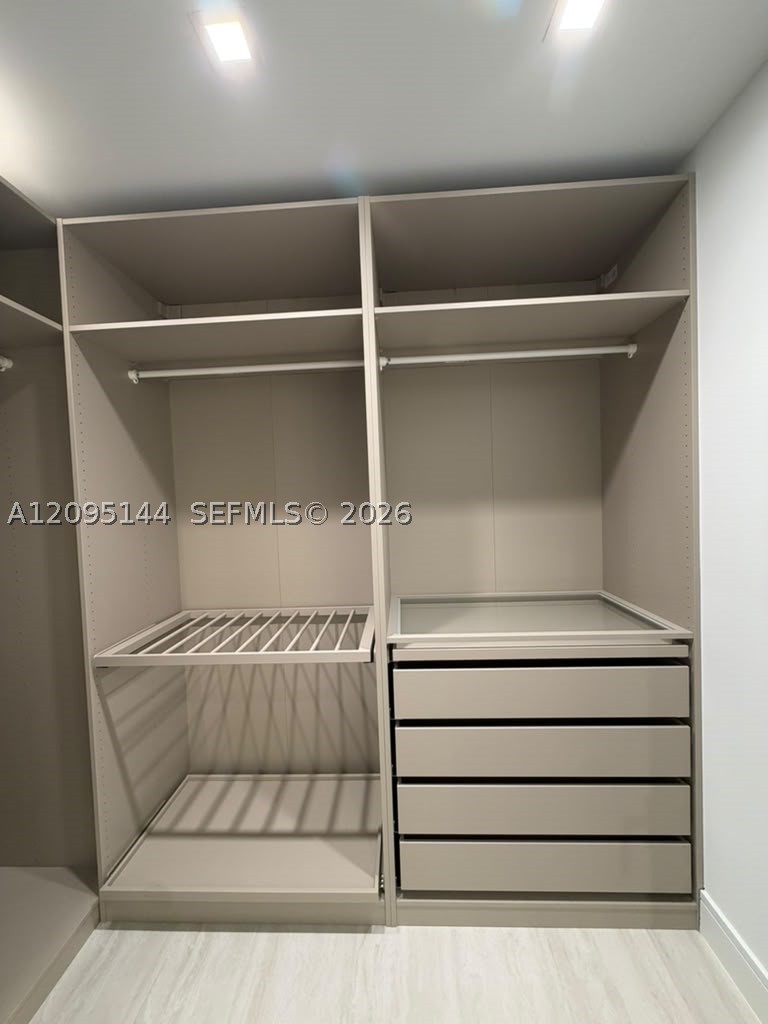 2411 Laguna Cir #2911, North Miami FL 33181