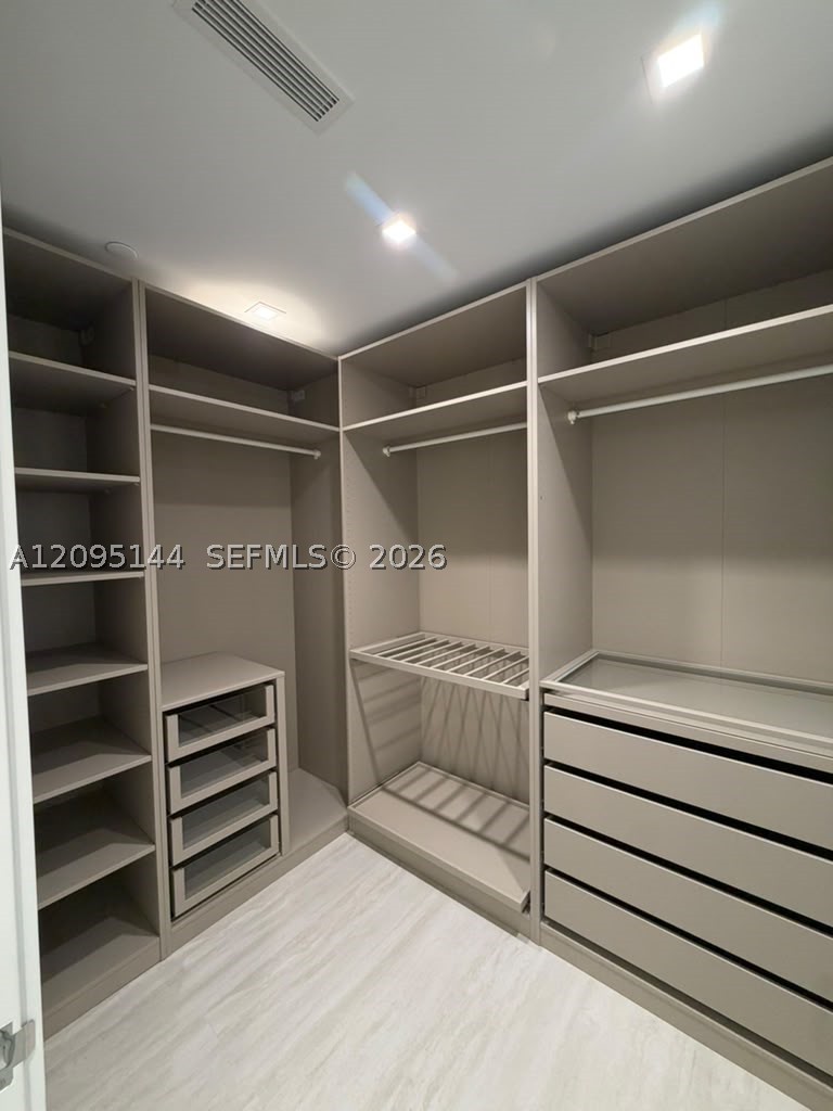 2411 Laguna Cir #2911, North Miami FL 33181