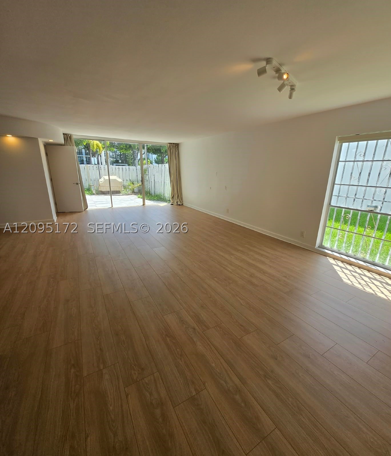 926 NE 27th Ave #926, Hallandale Beach FL 33009