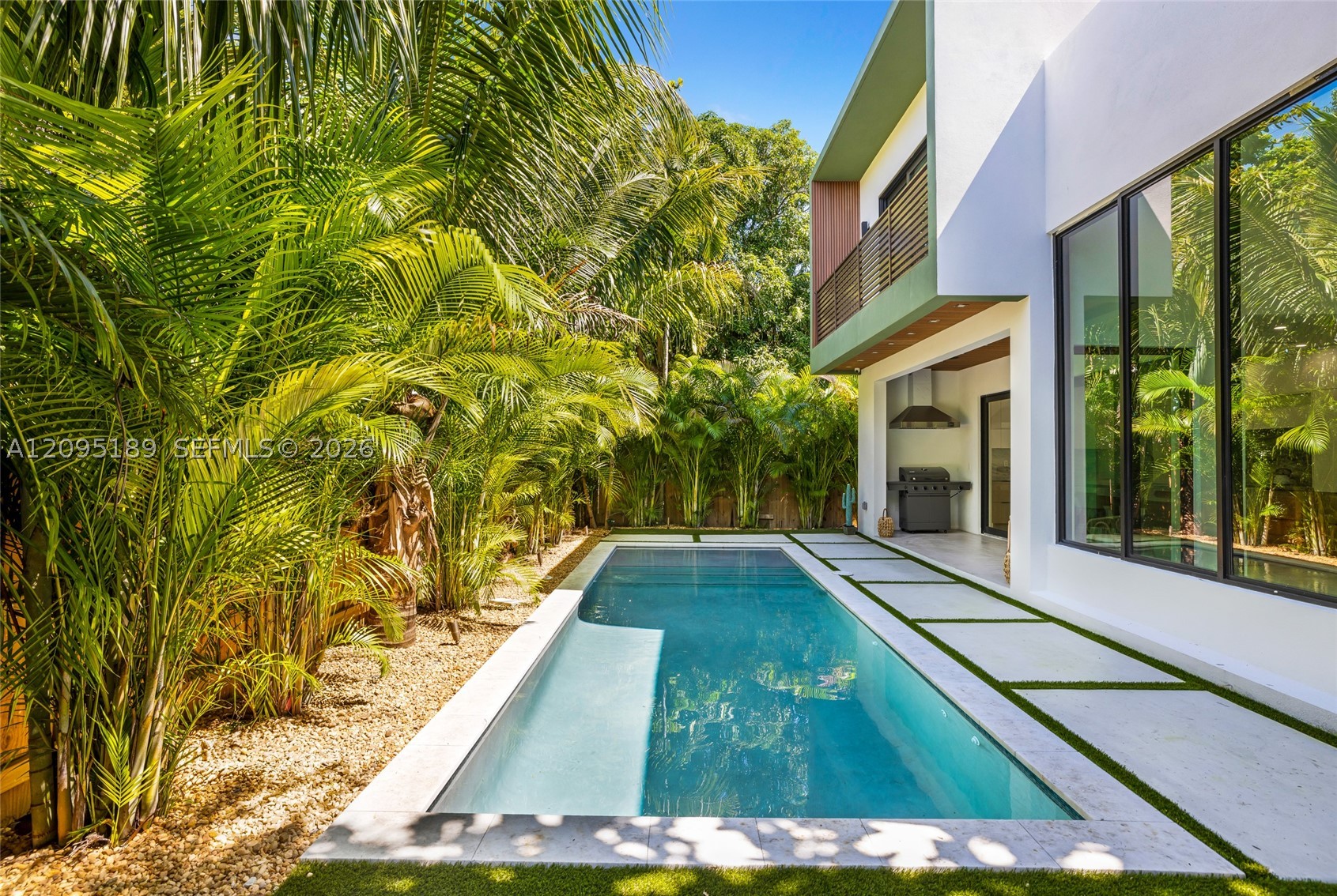 569 NW 44th St, Miami FL 33127