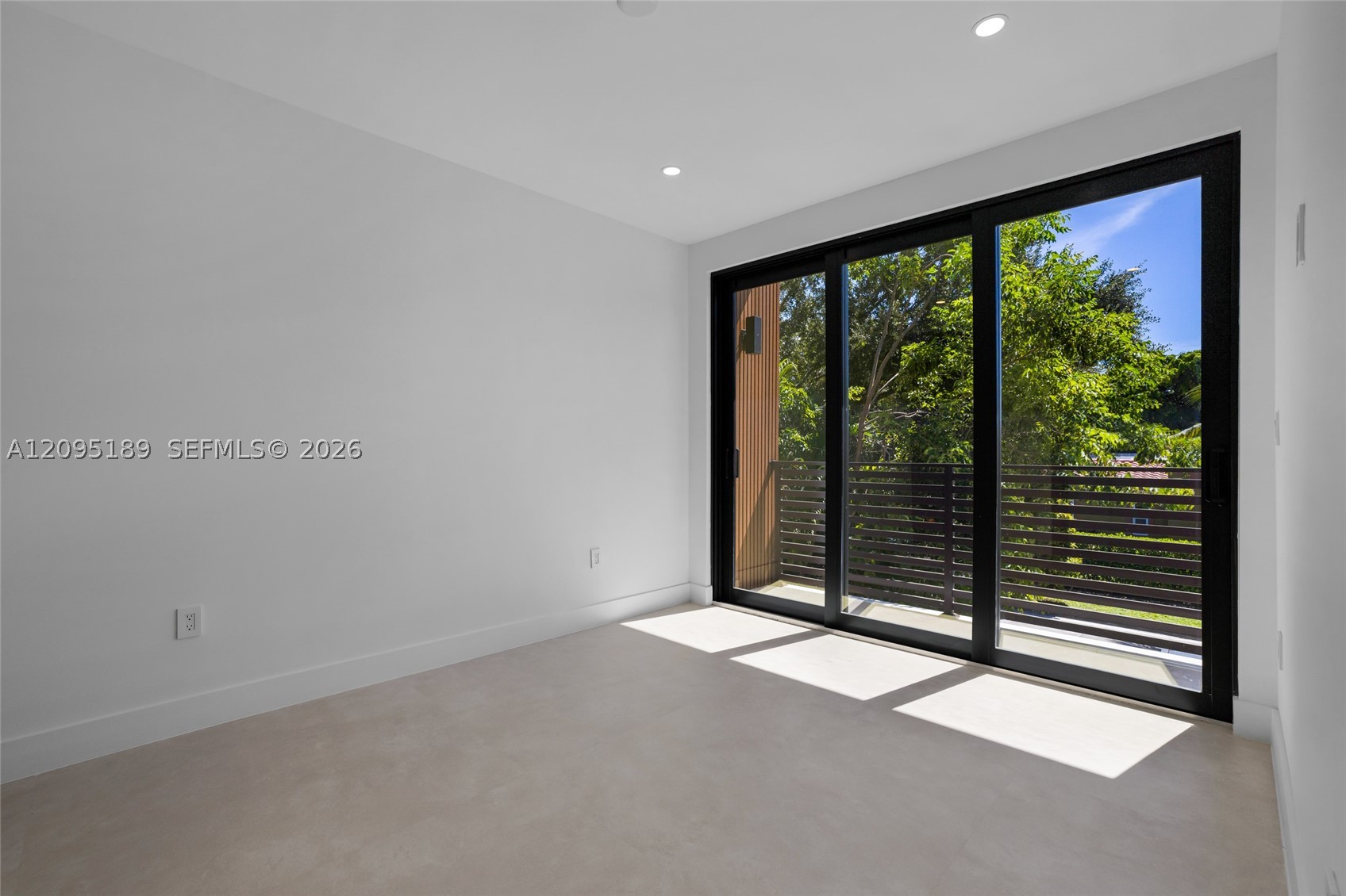 569 NW 44th St, Miami FL 33127