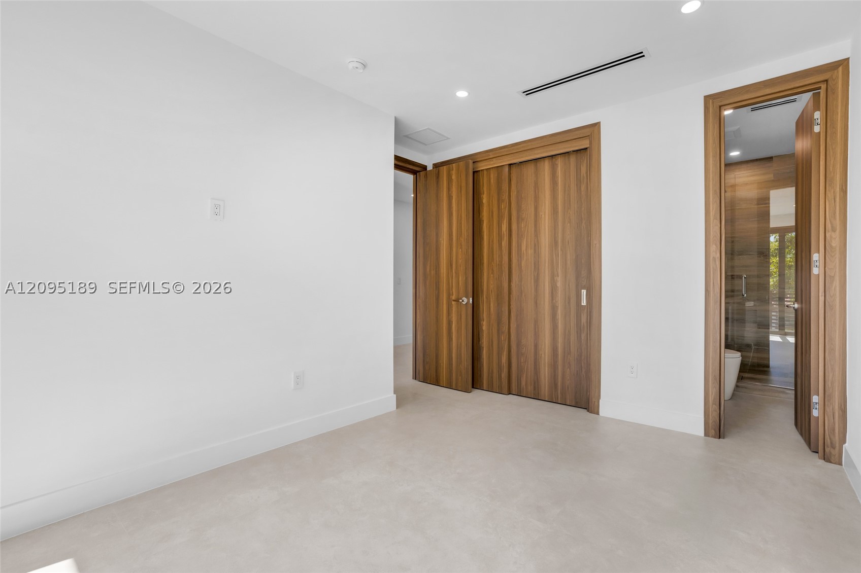 569 NW 44th St, Miami FL 33127