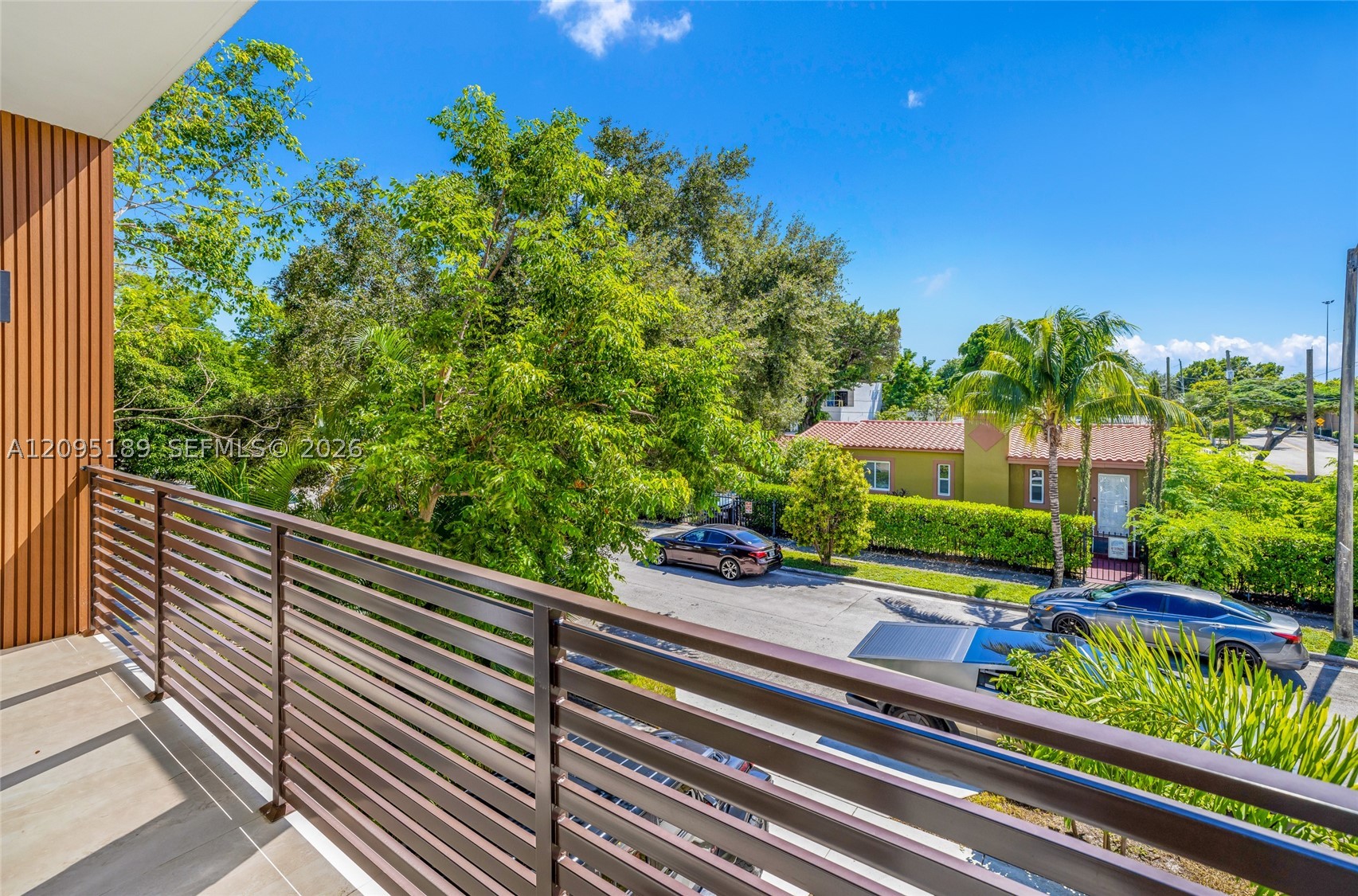 569 NW 44th St, Miami FL 33127