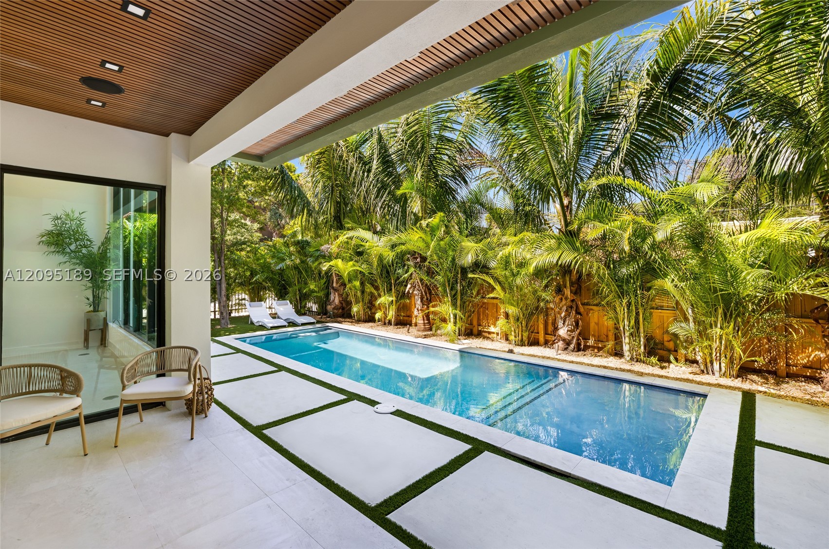 569 NW 44th St, Miami FL 33127