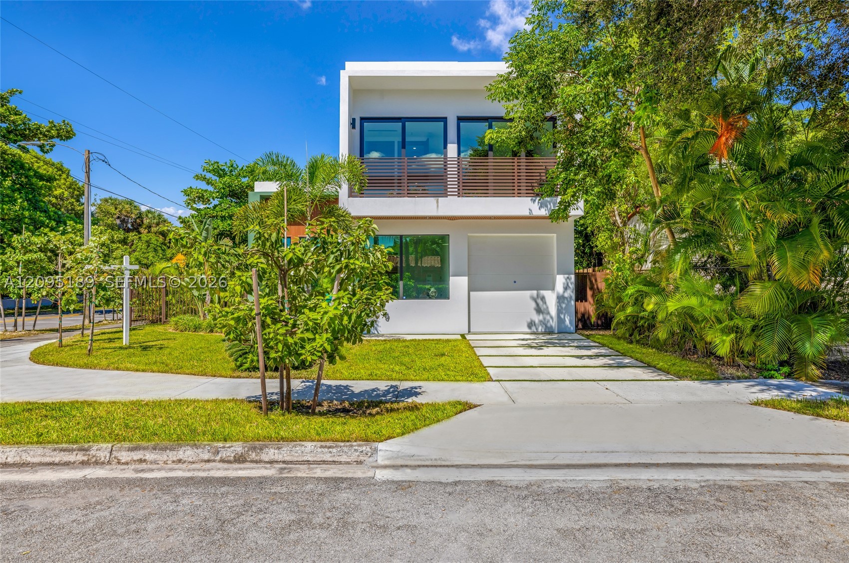569 NW 44th St, Miami FL 33127