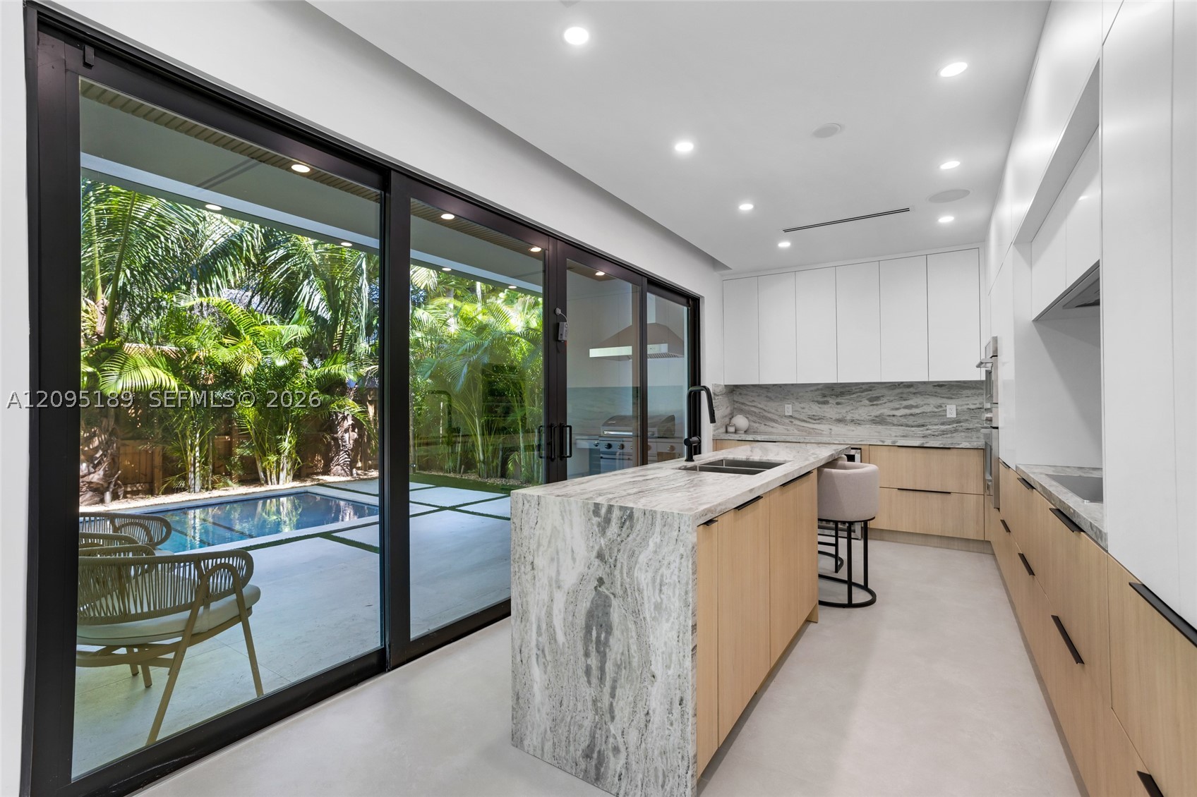 569 NW 44th St, Miami FL 33127