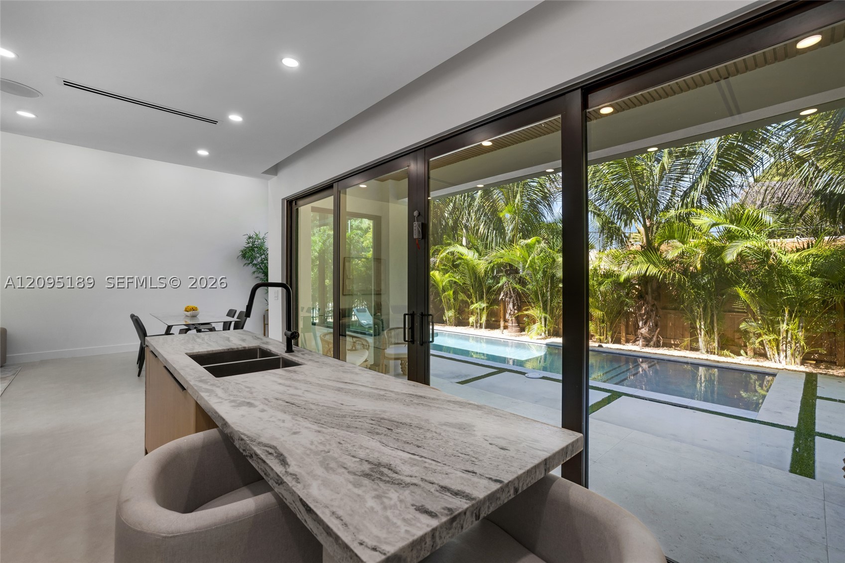 569 NW 44th St, Miami FL 33127
