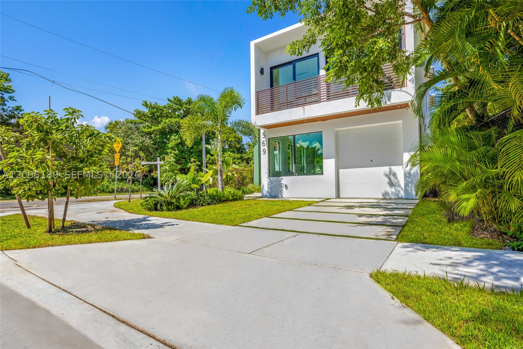 569 NW 44th St, Miami FL 33127