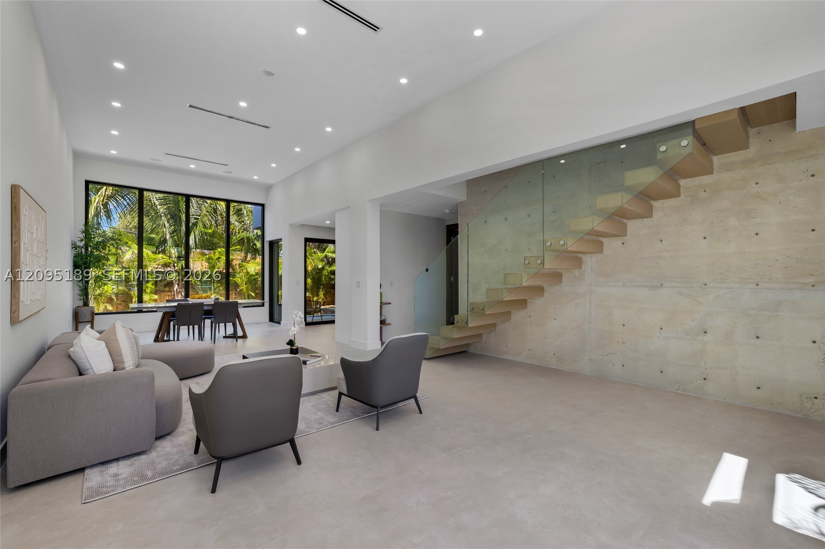 569 NW 44th St, Miami FL 33127