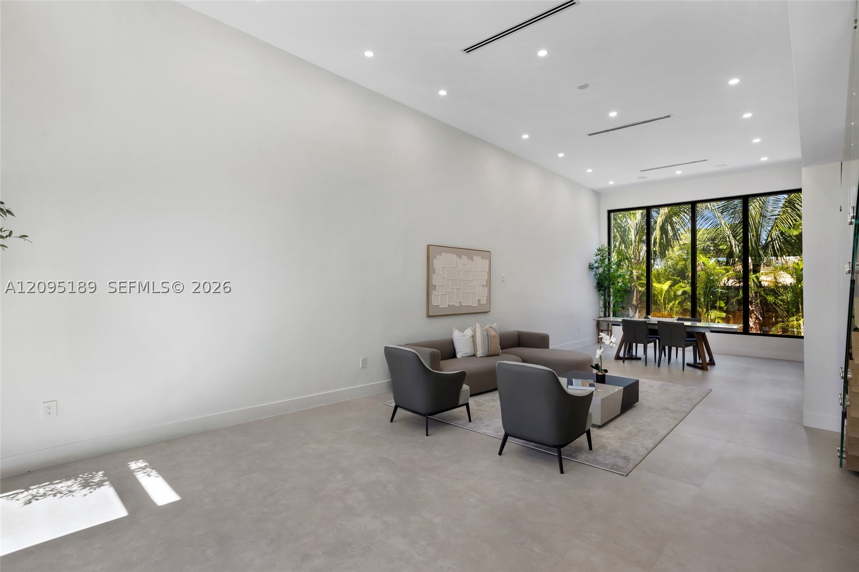 569 NW 44th St, Miami FL 33127