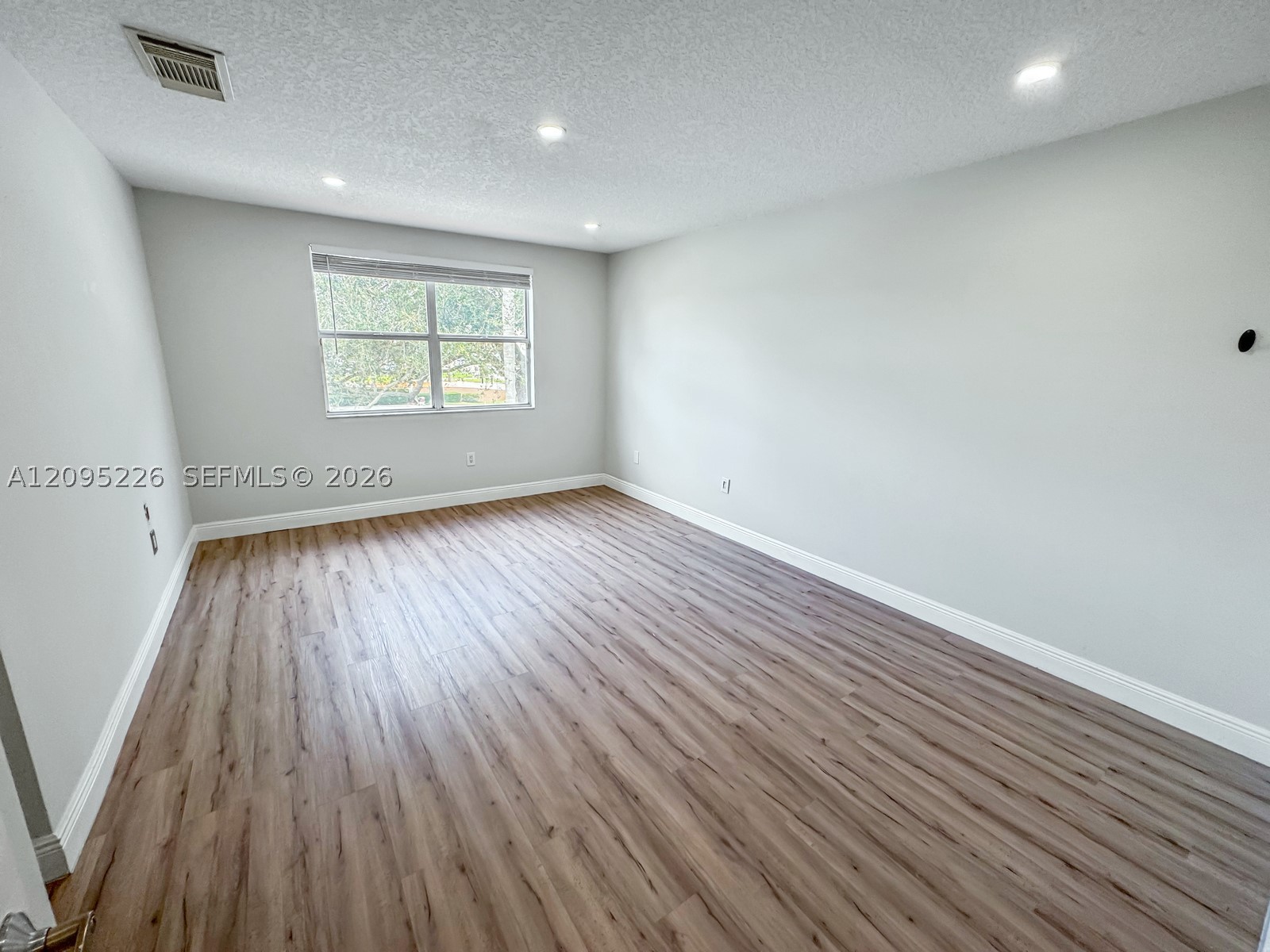 1015 NW 125th Ter, Sunrise FL 33323
