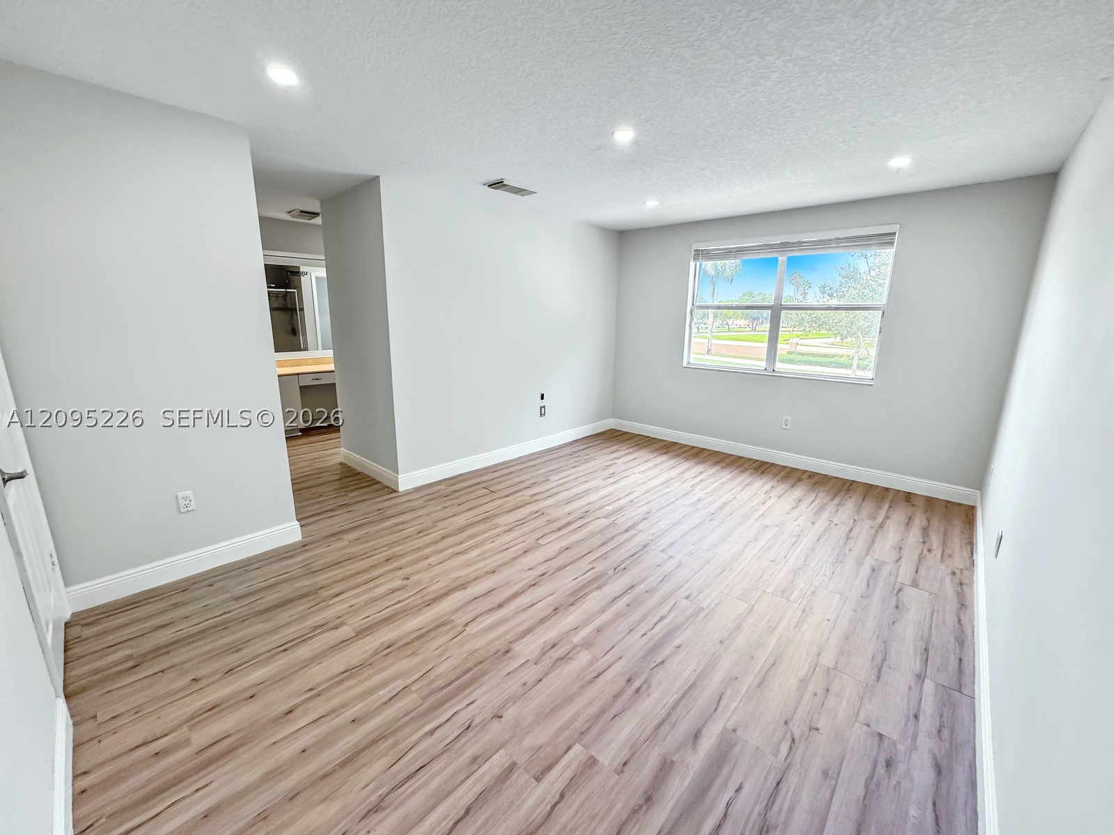 1015 NW 125th Ter, Sunrise FL 33323