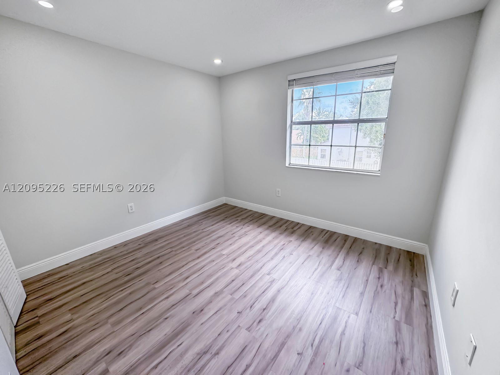 1015 NW 125th Ter, Sunrise FL 33323