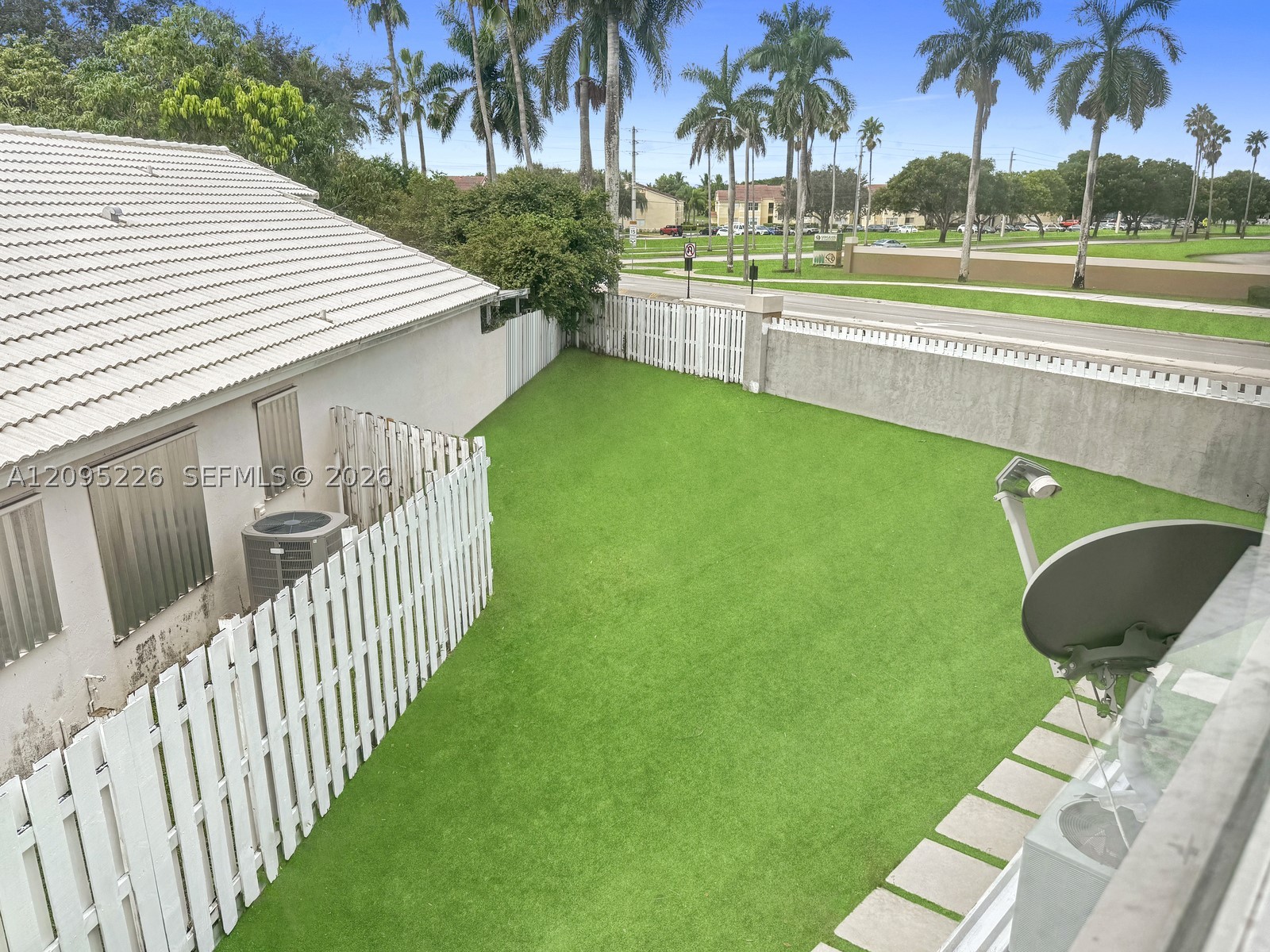 1015 NW 125th Ter, Sunrise FL 33323