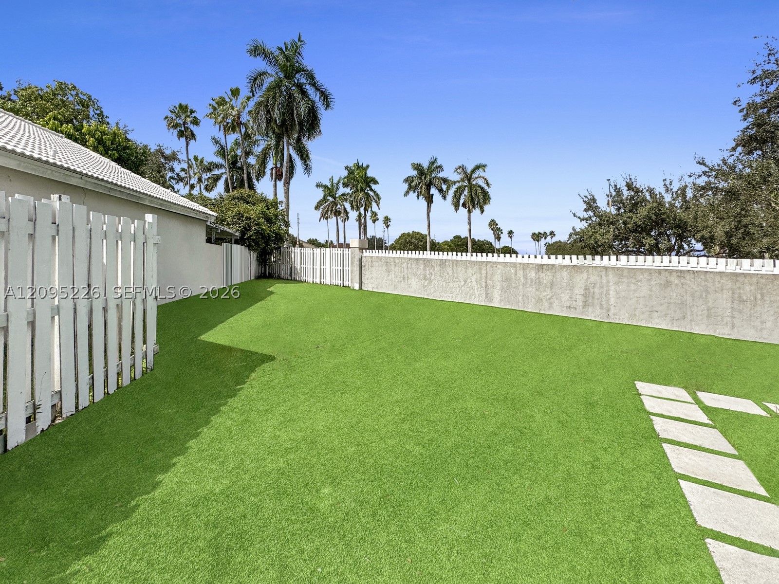 1015 NW 125th Ter, Sunrise FL 33323