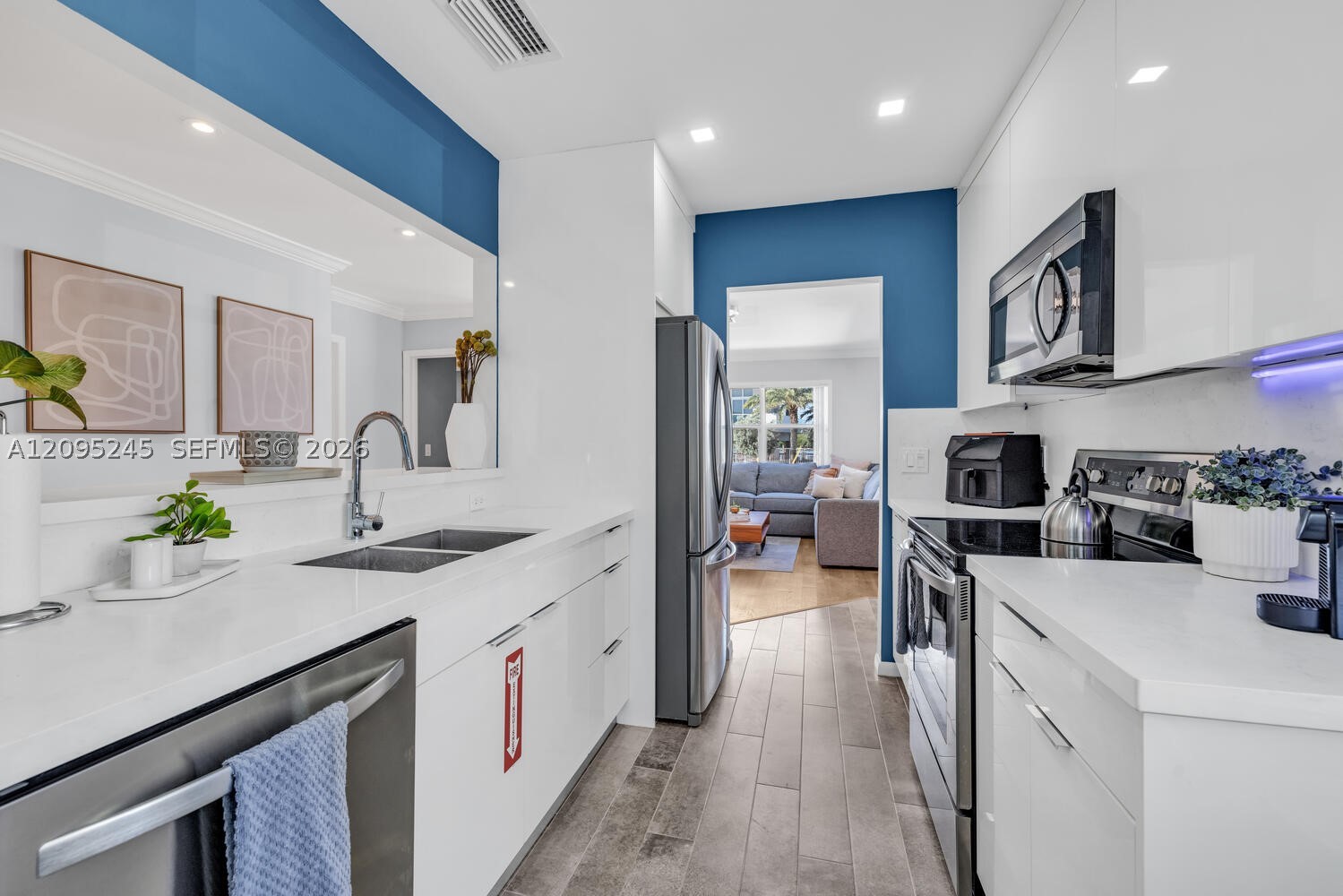 328 Missouri St, Hollywood FL 33019