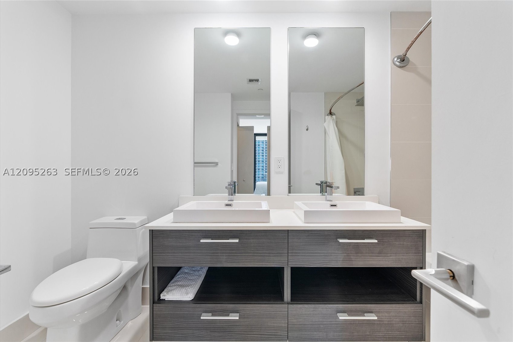 45 SW 9th St #1005, Miami FL 33130